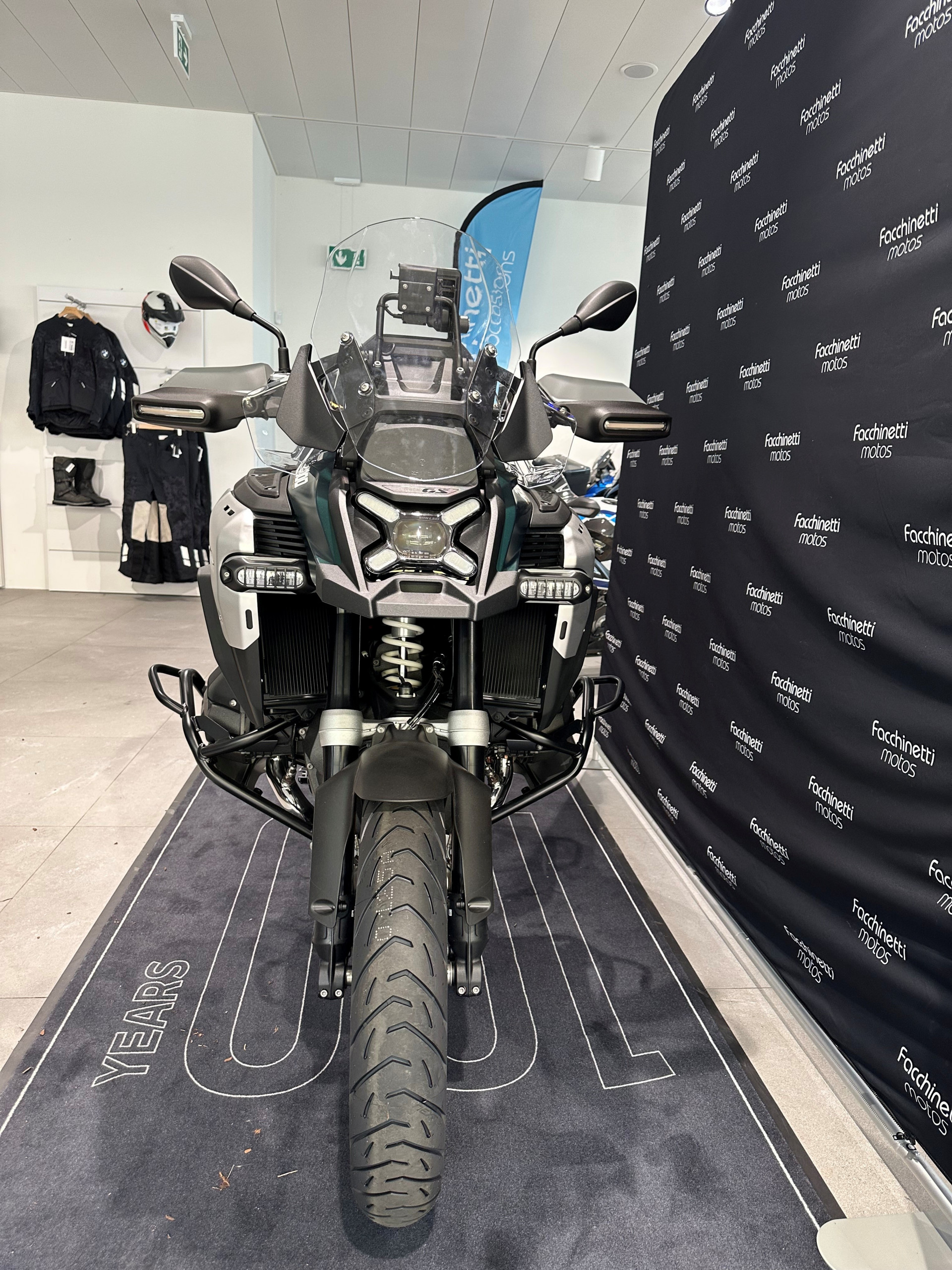 BMW R 1300 GS Adventure-showroom-element-1