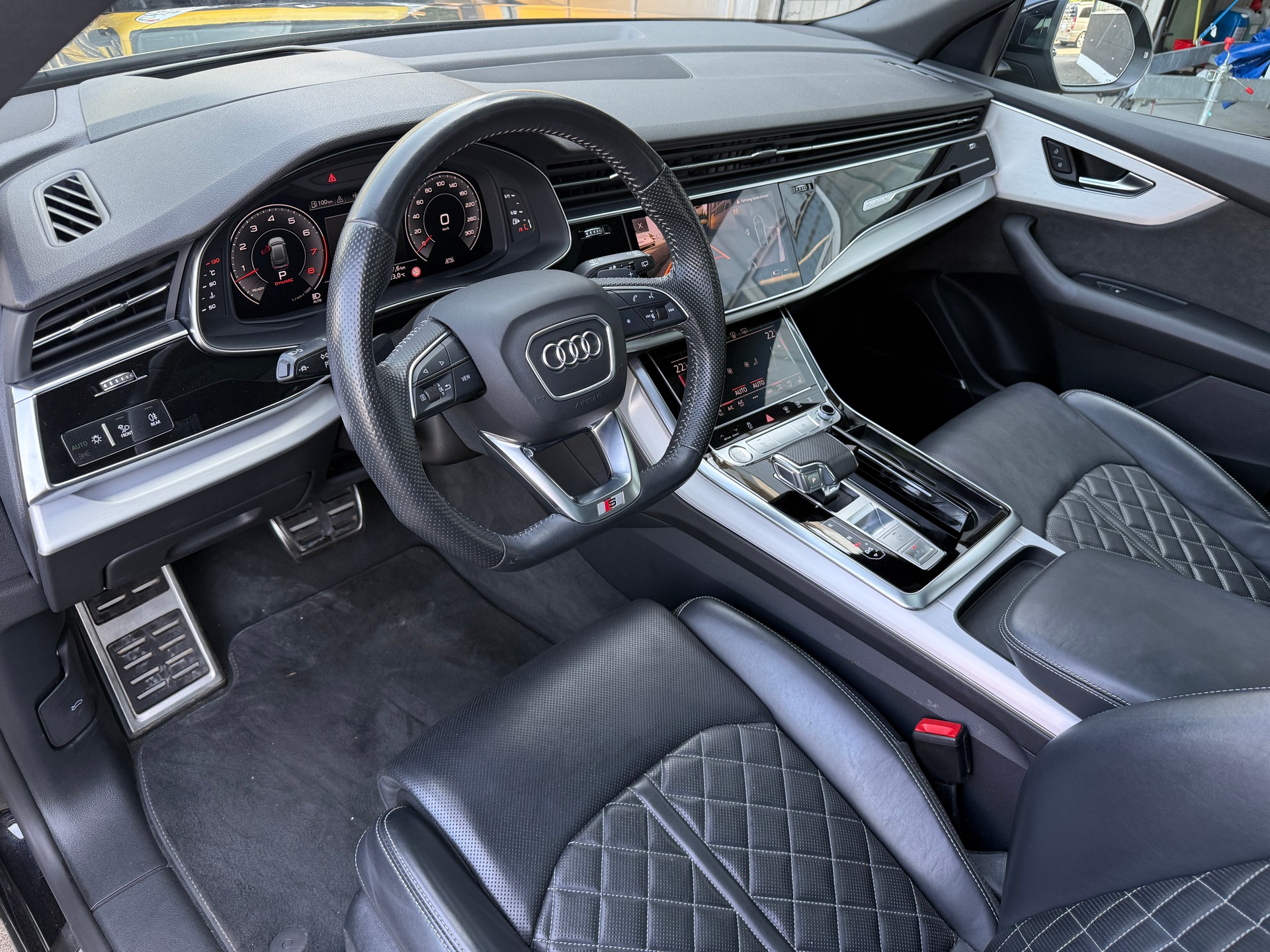 AUDI Q8 55 TFSI quattro tiptronic ***DISTANZREGLER***-image-11