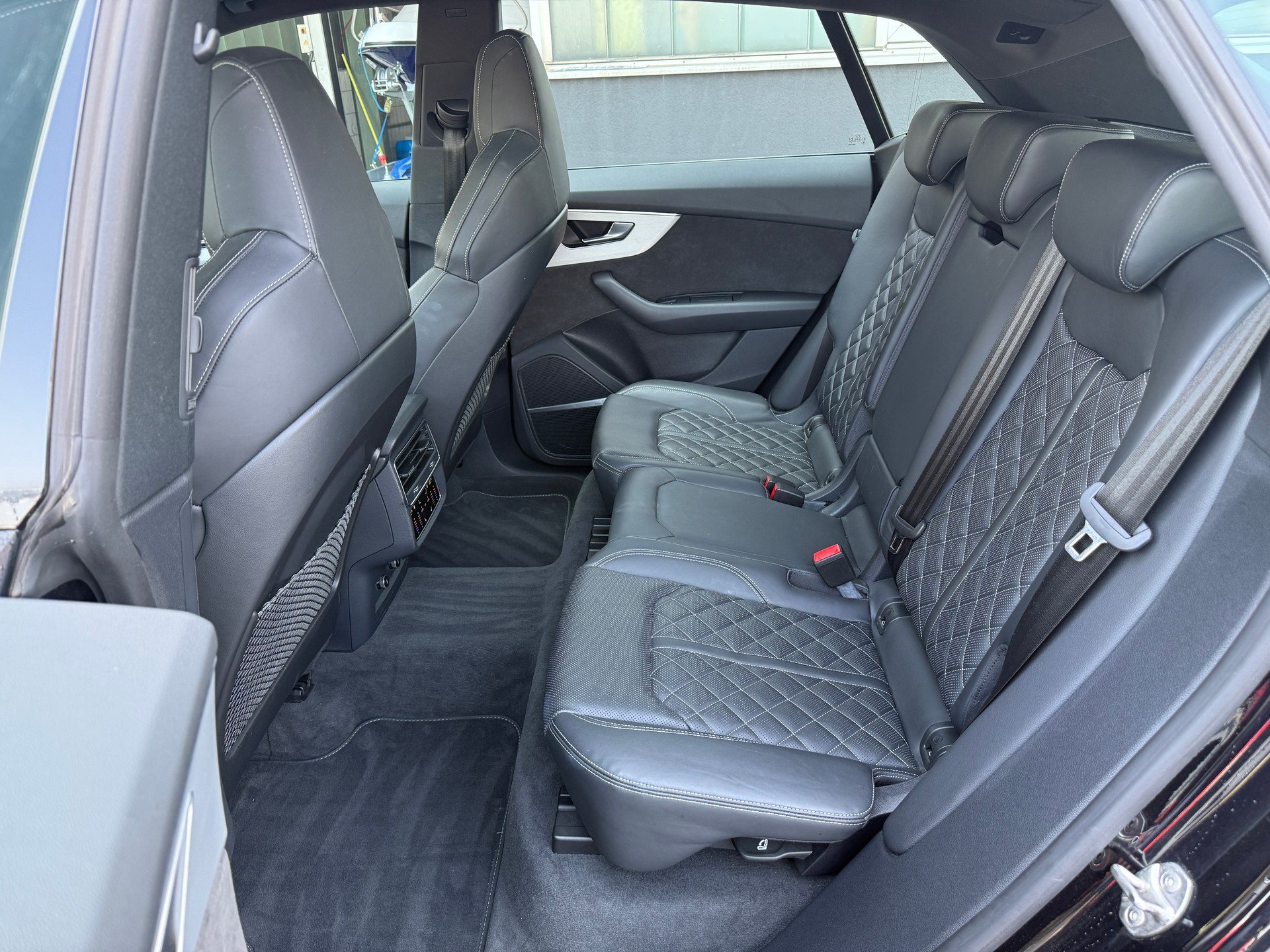 AUDI Q8 55 TFSI quattro tiptronic ***DISTANZREGLER***-image-13