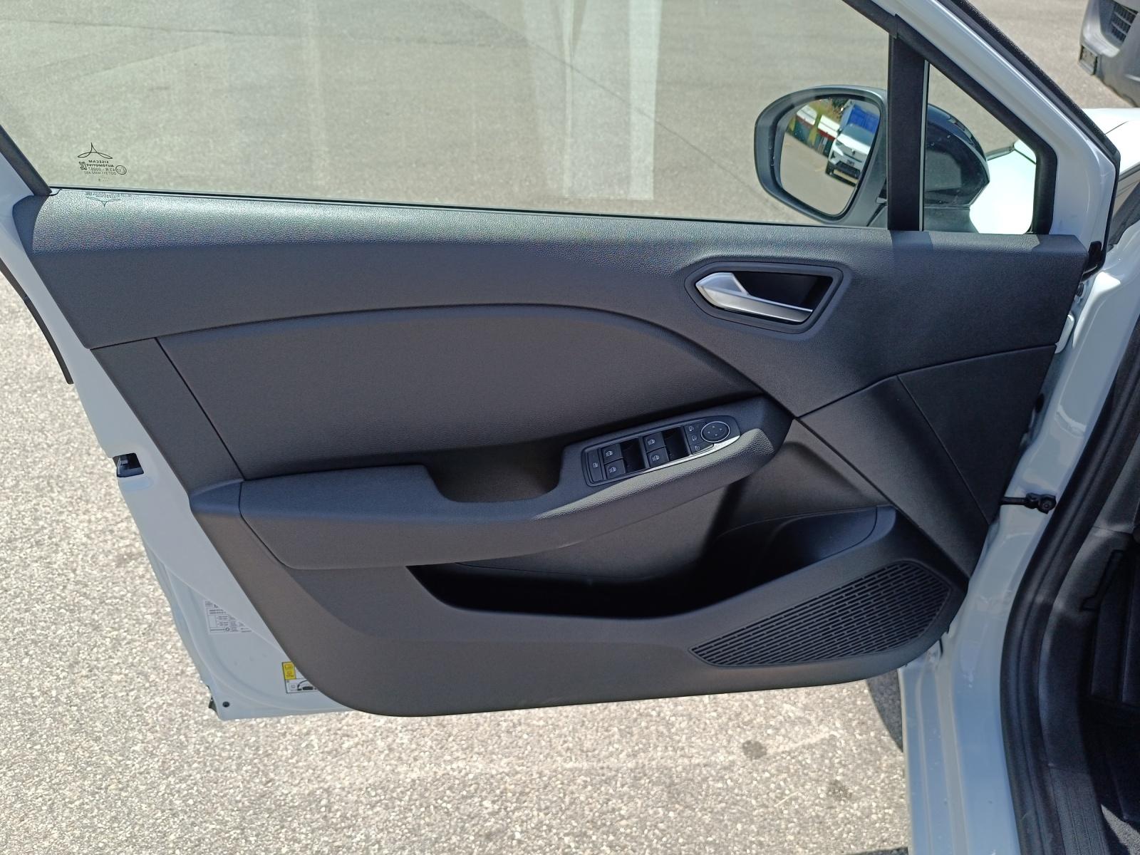 MITSUBISHI Colt 1.6 HEV Invite+-image-12