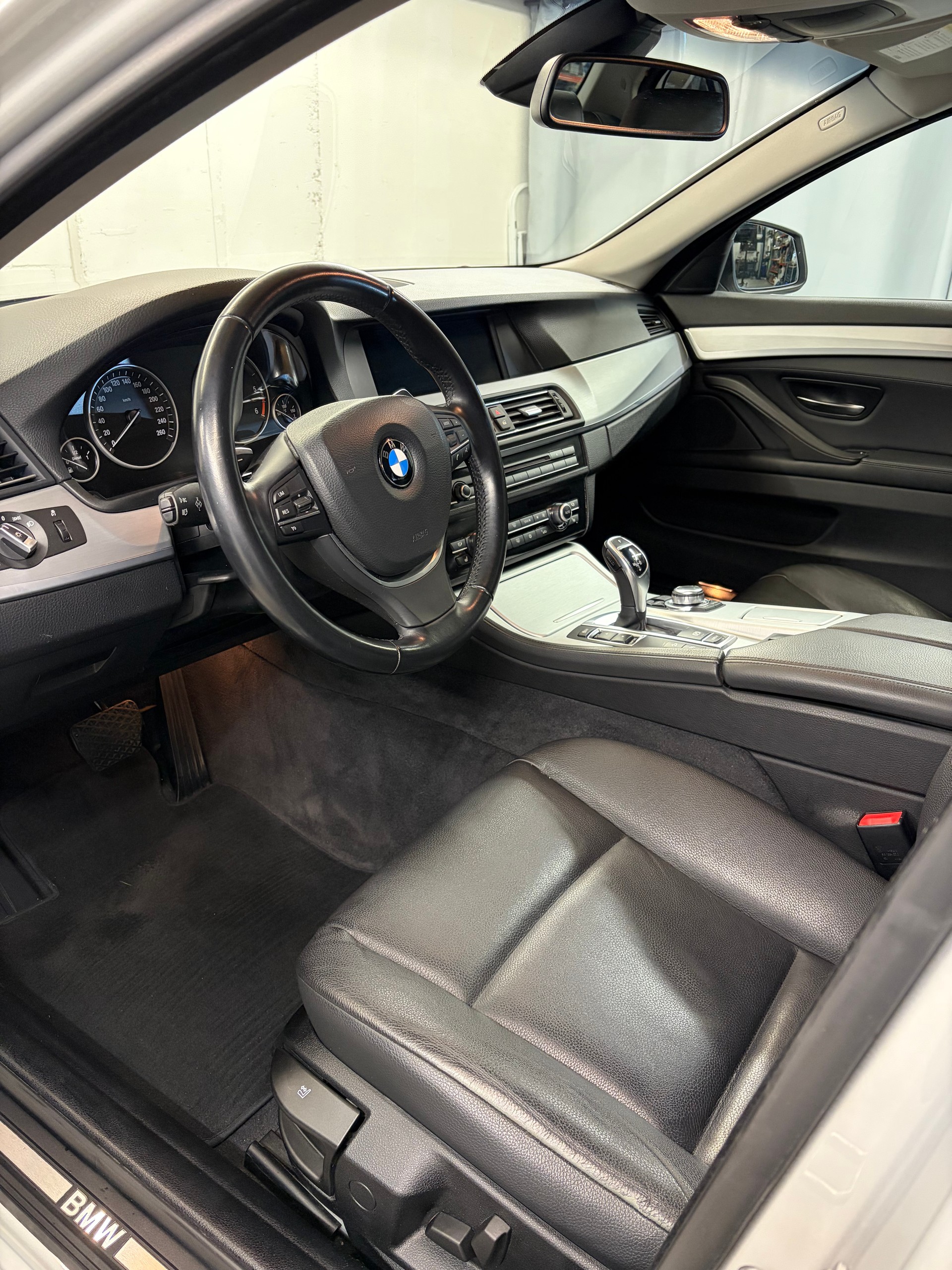 BMW 525d xDrive Steptronic-image-6