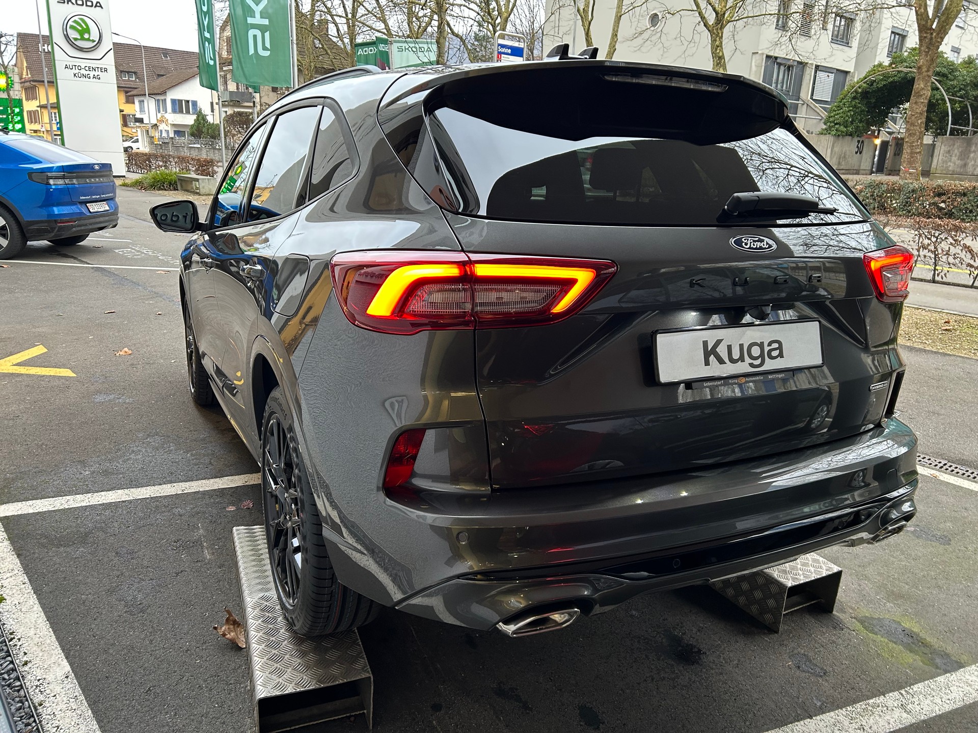 FORD Kuga 2.5 FHEV ST-Line X 4WD-showroom-element-3