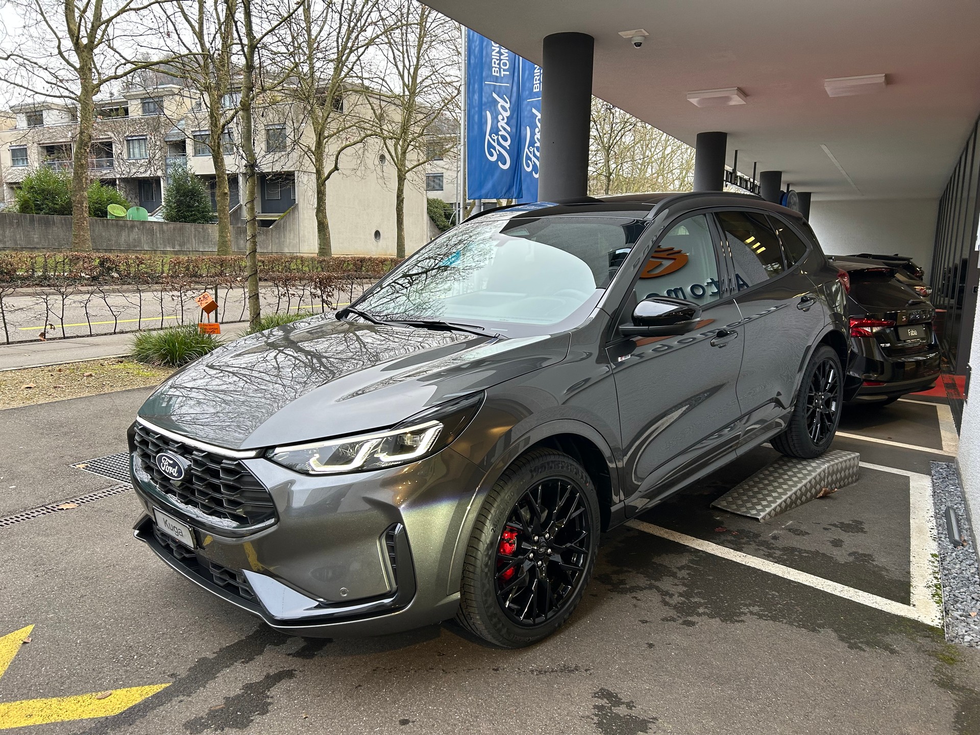 FORD Kuga 2.5 FHEV ST-Line X 4WD-showroom-element-2