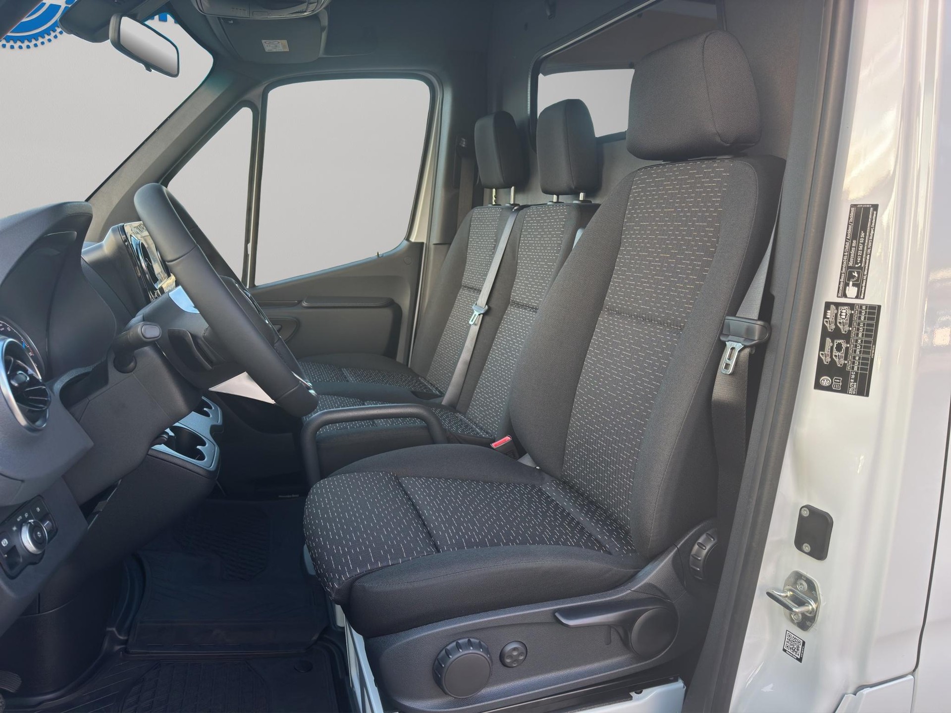 MERCEDES-BENZ eSprinter 320 PRO Kaw. 3665 S 81 kWh-image-6