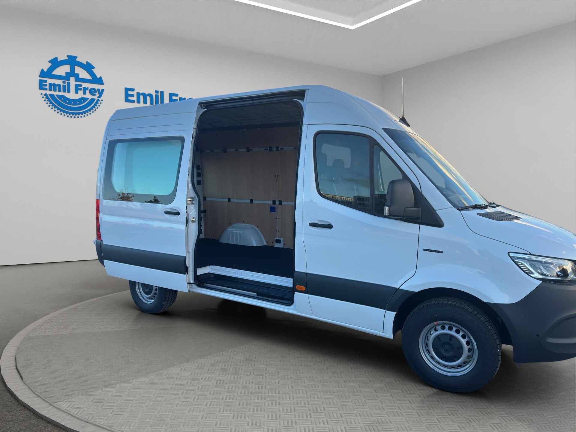 MERCEDES-BENZ eSprinter 320 PRO Kaw. 3665 S 81 kWh-image-4
