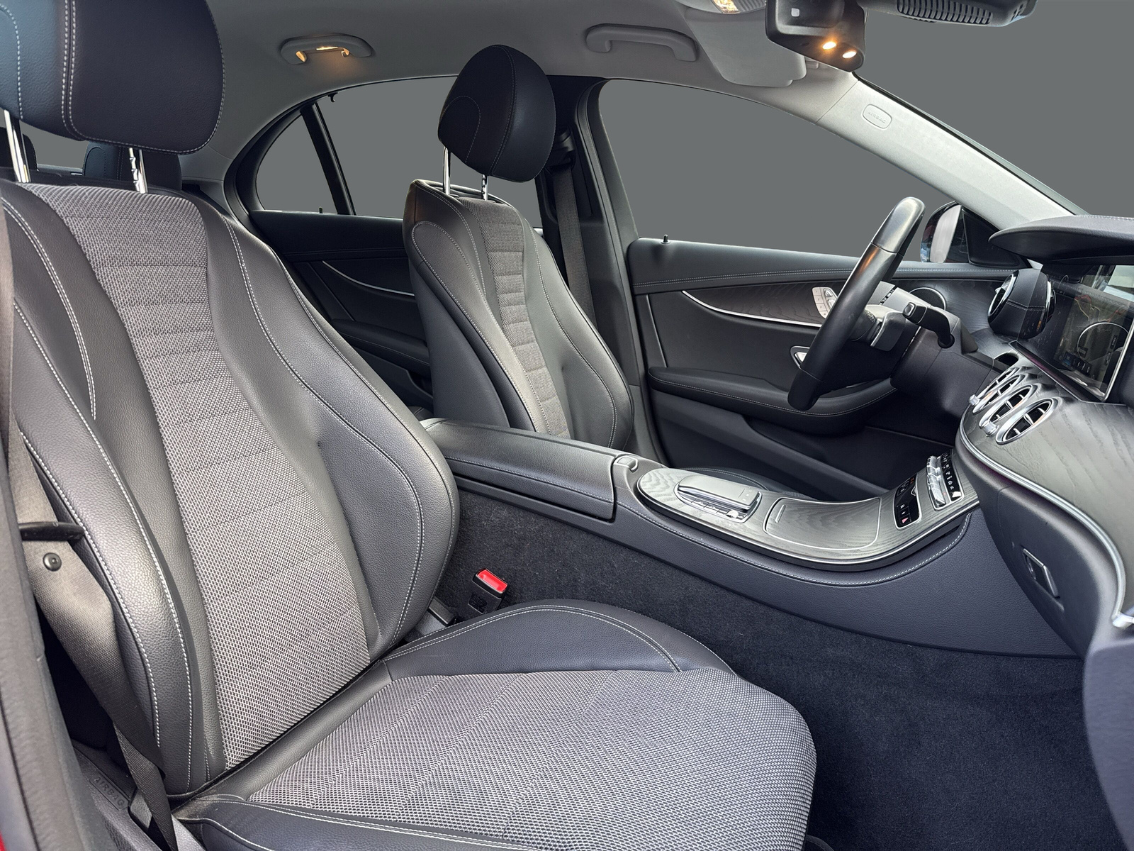MERCEDES-BENZ E 400 d 4M AMG Line-image-17