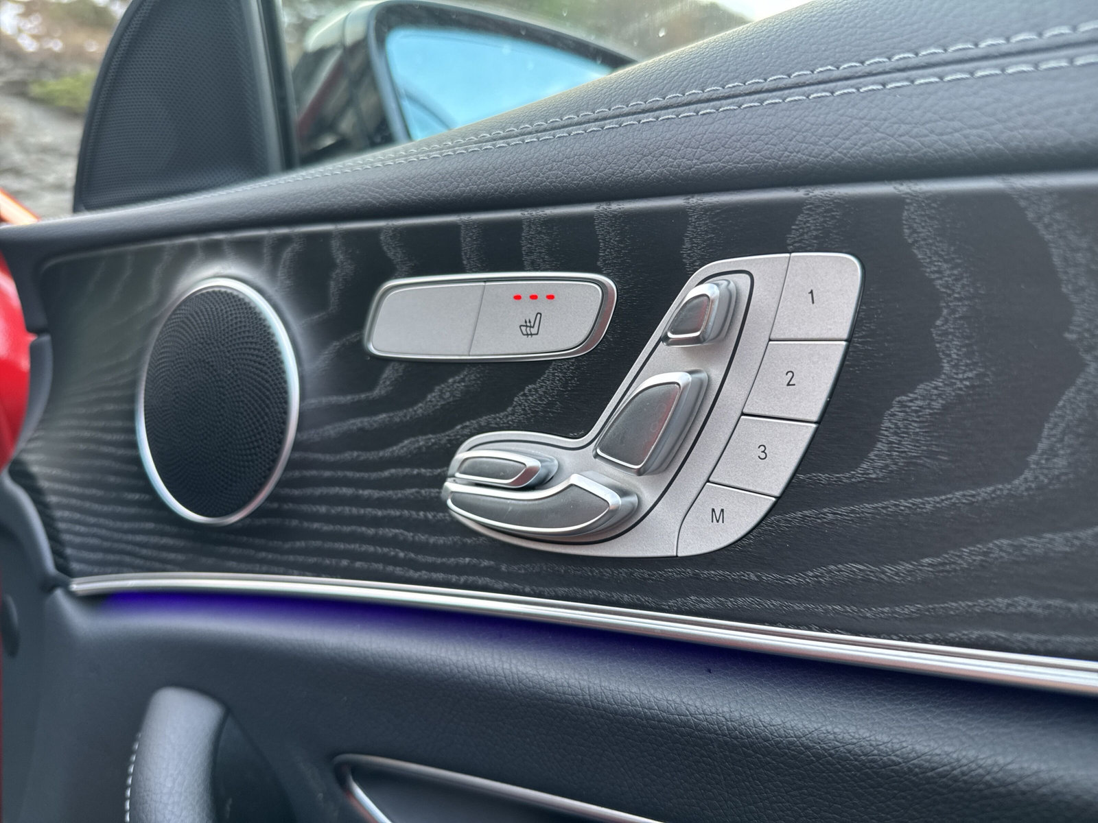 MERCEDES-BENZ E 400 d 4M AMG Line-image-21