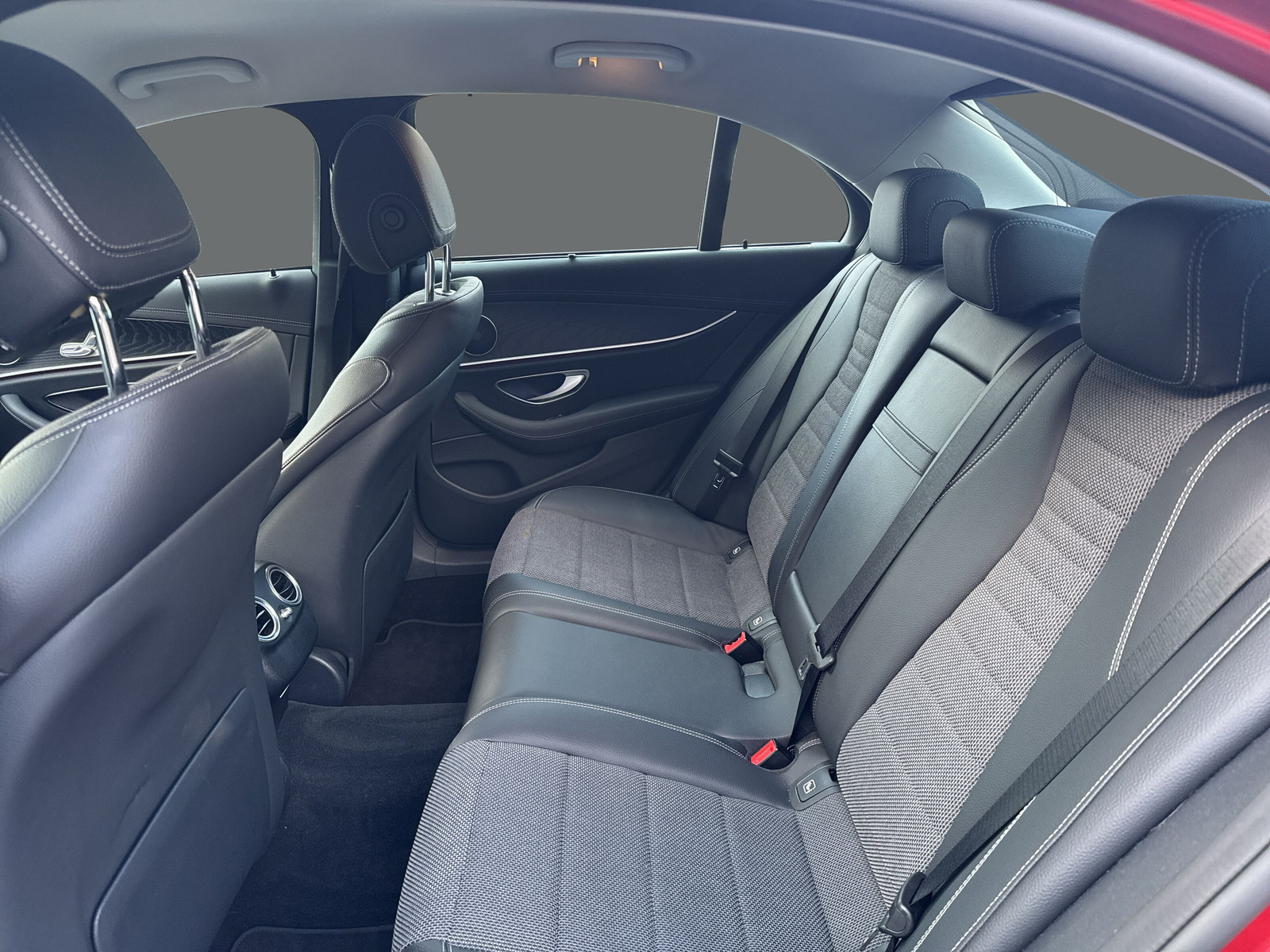 MERCEDES-BENZ E 400 d 4M AMG Line-image-13