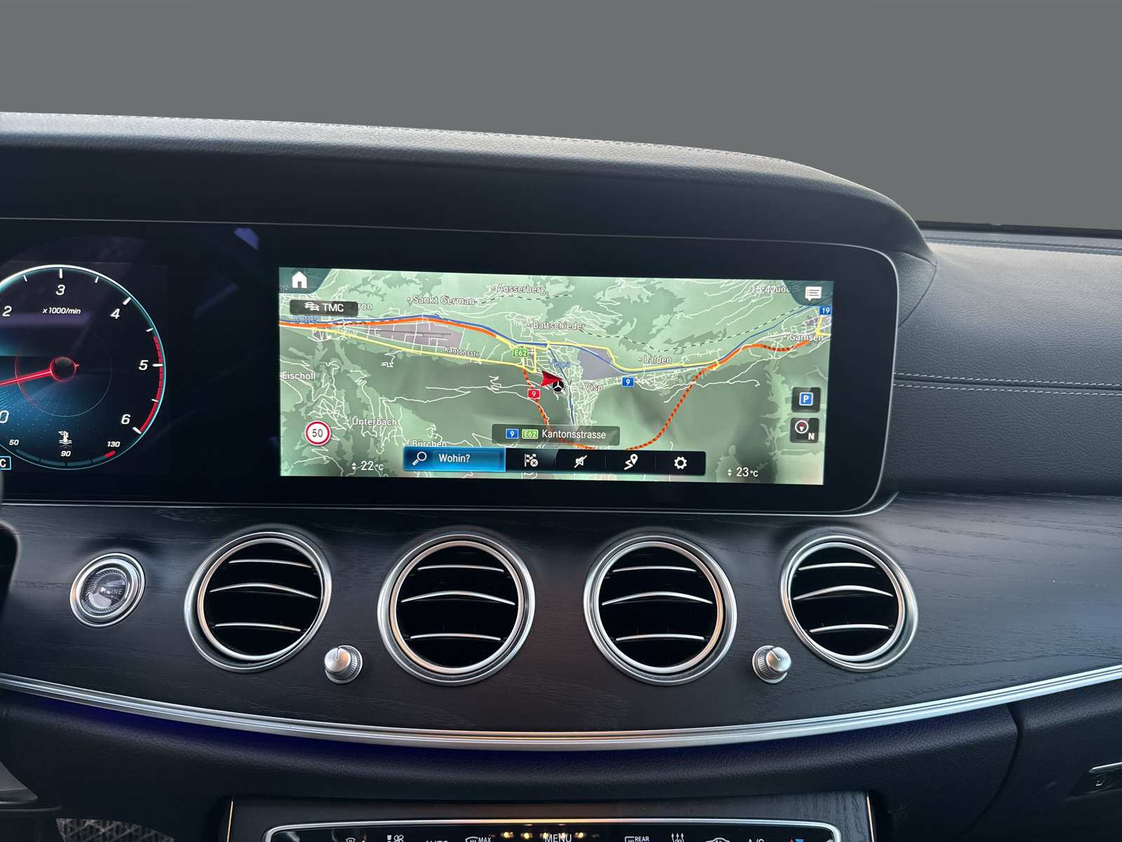 MERCEDES-BENZ E 400 d 4M AMG Line-image-15