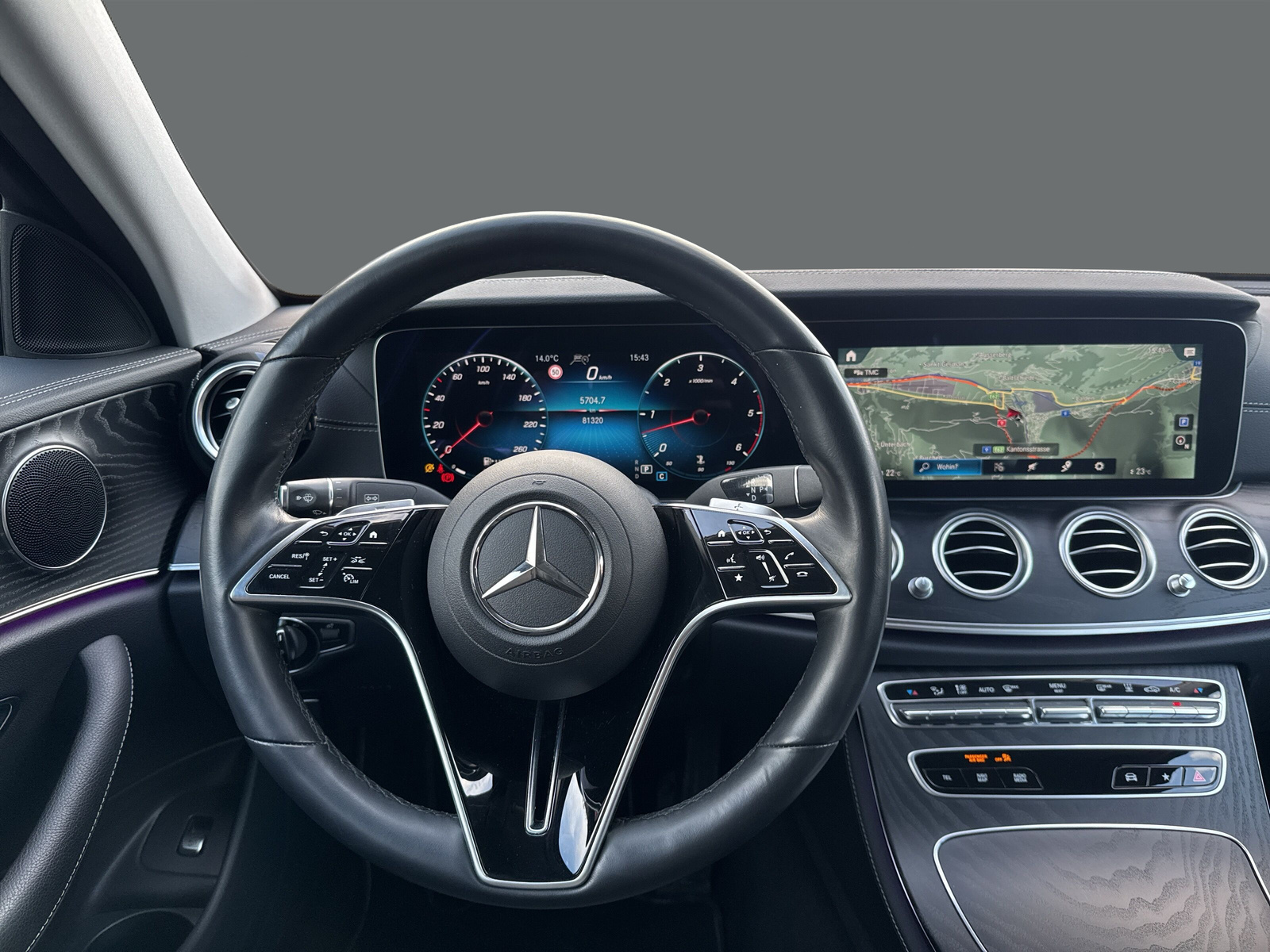 MERCEDES-BENZ E 400 d 4M AMG Line-image-9