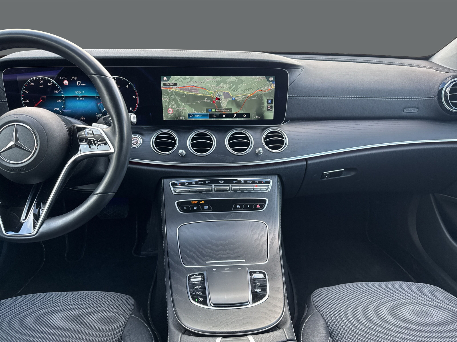 MERCEDES-BENZ E 400 d 4M AMG Line-image-14
