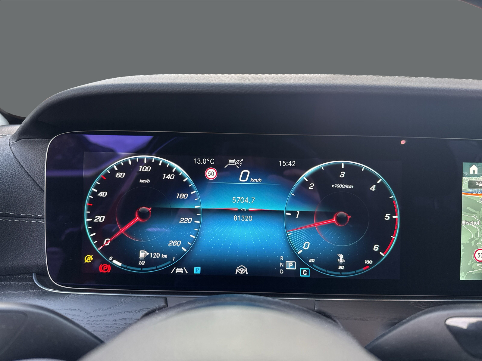 MERCEDES-BENZ E 400 d 4M AMG Line-image-10