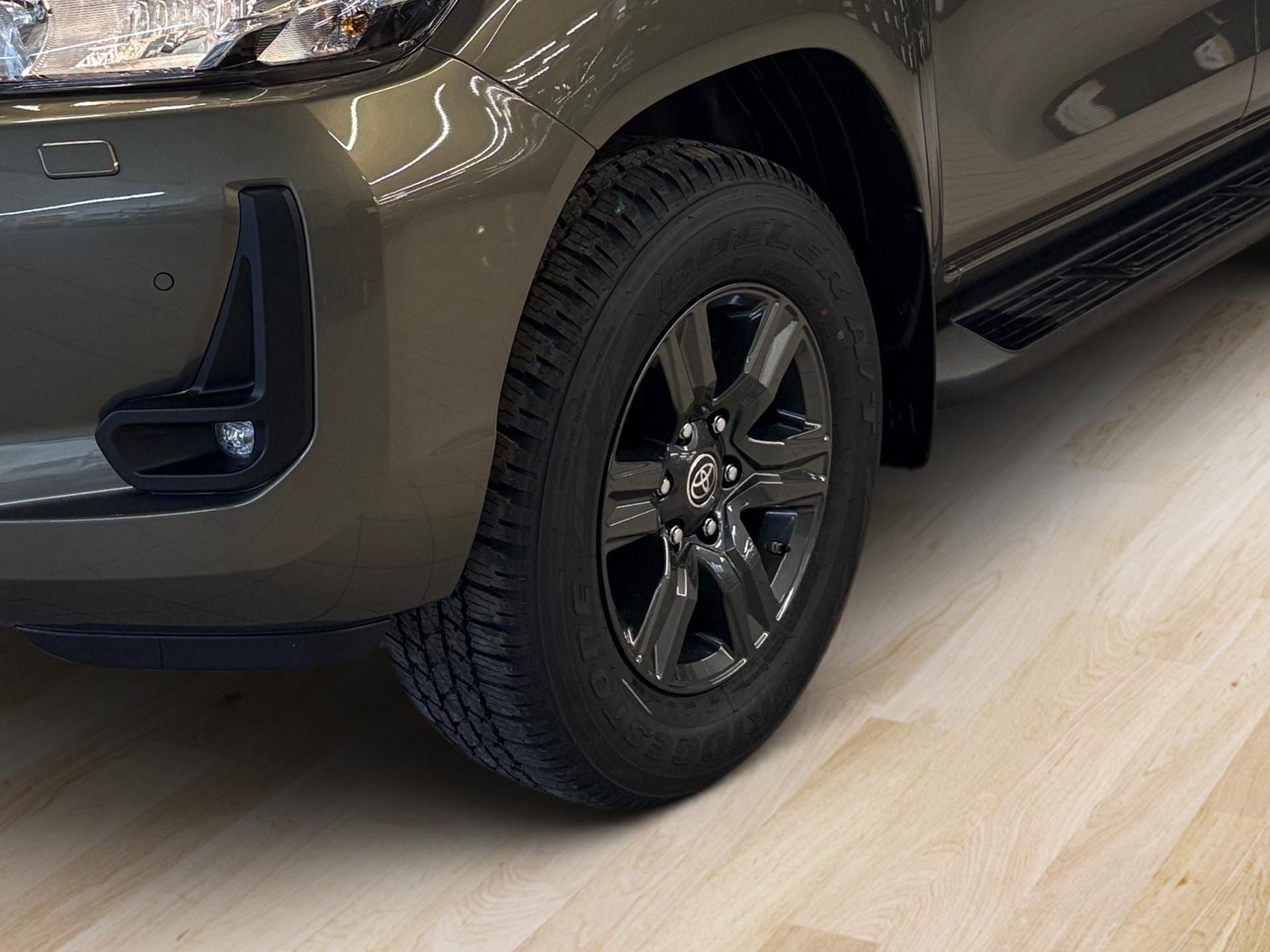 TOYOTA Hilux Extra Cab.-Pick-up 2.8 D-4D 204 Style-image-9