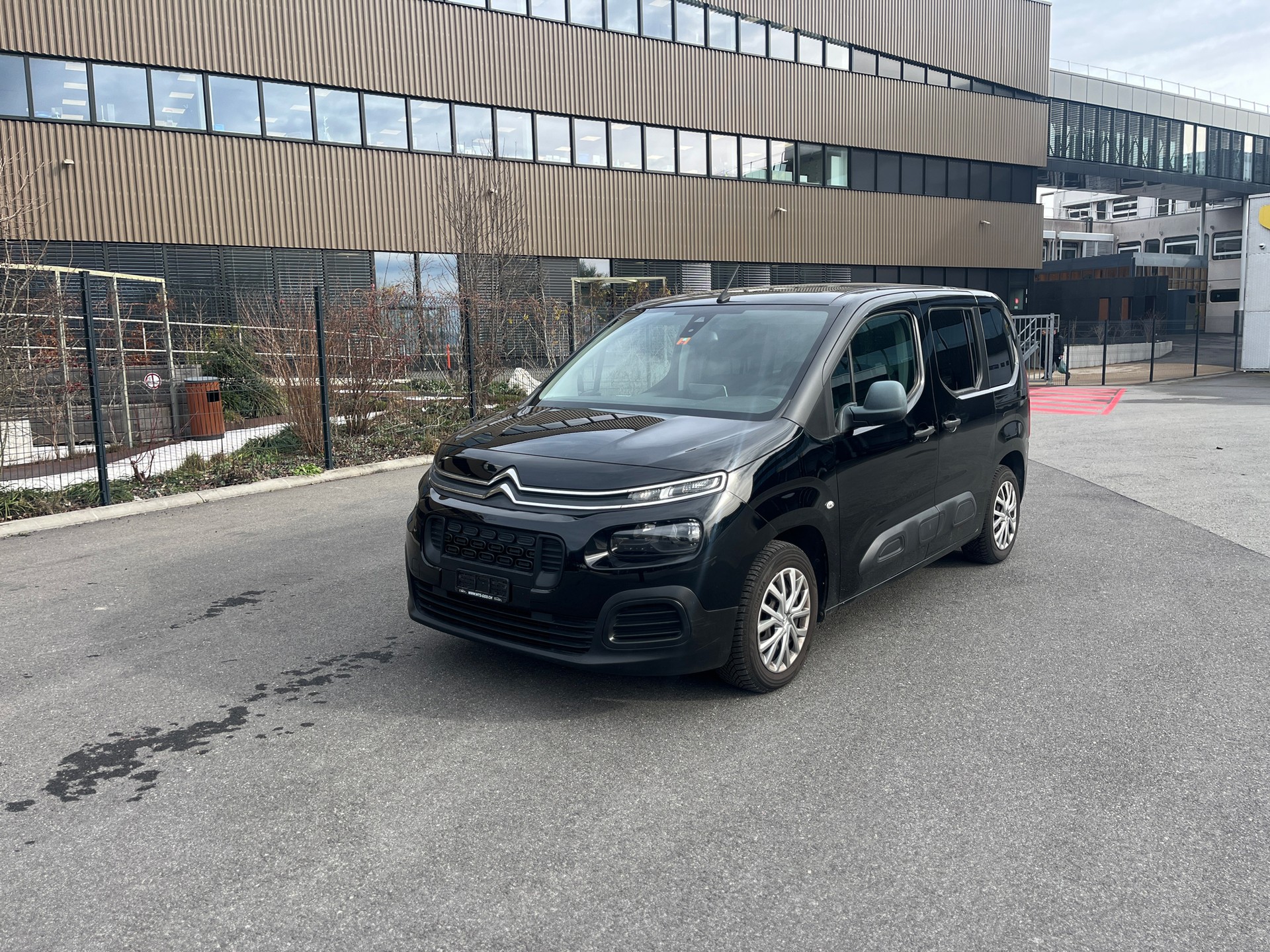 CITROEN Berlingo 1.2i PureTech Feel-image-1