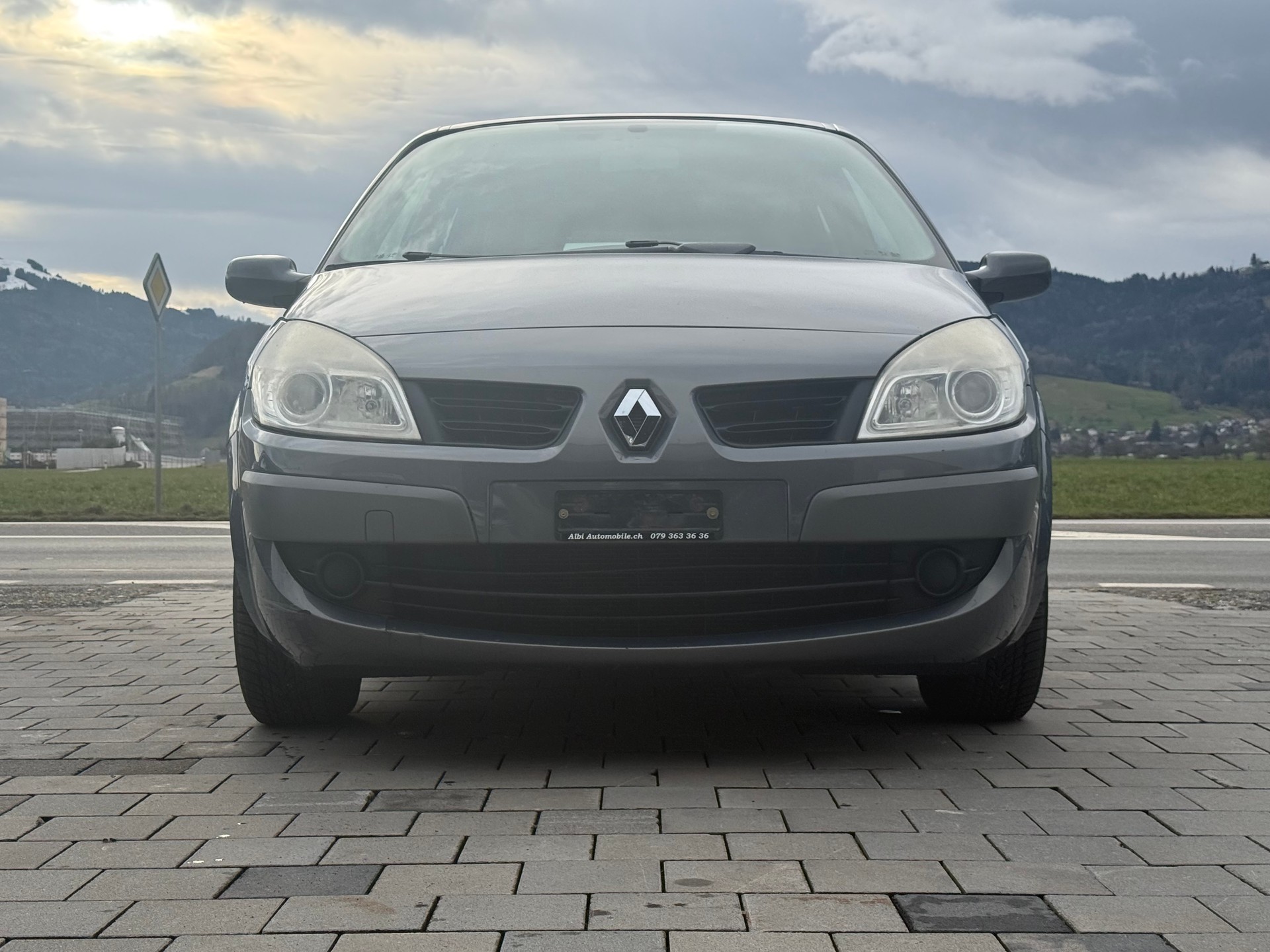 RENAULT Scénic 1.6 16V Fairway Automatic-image-2