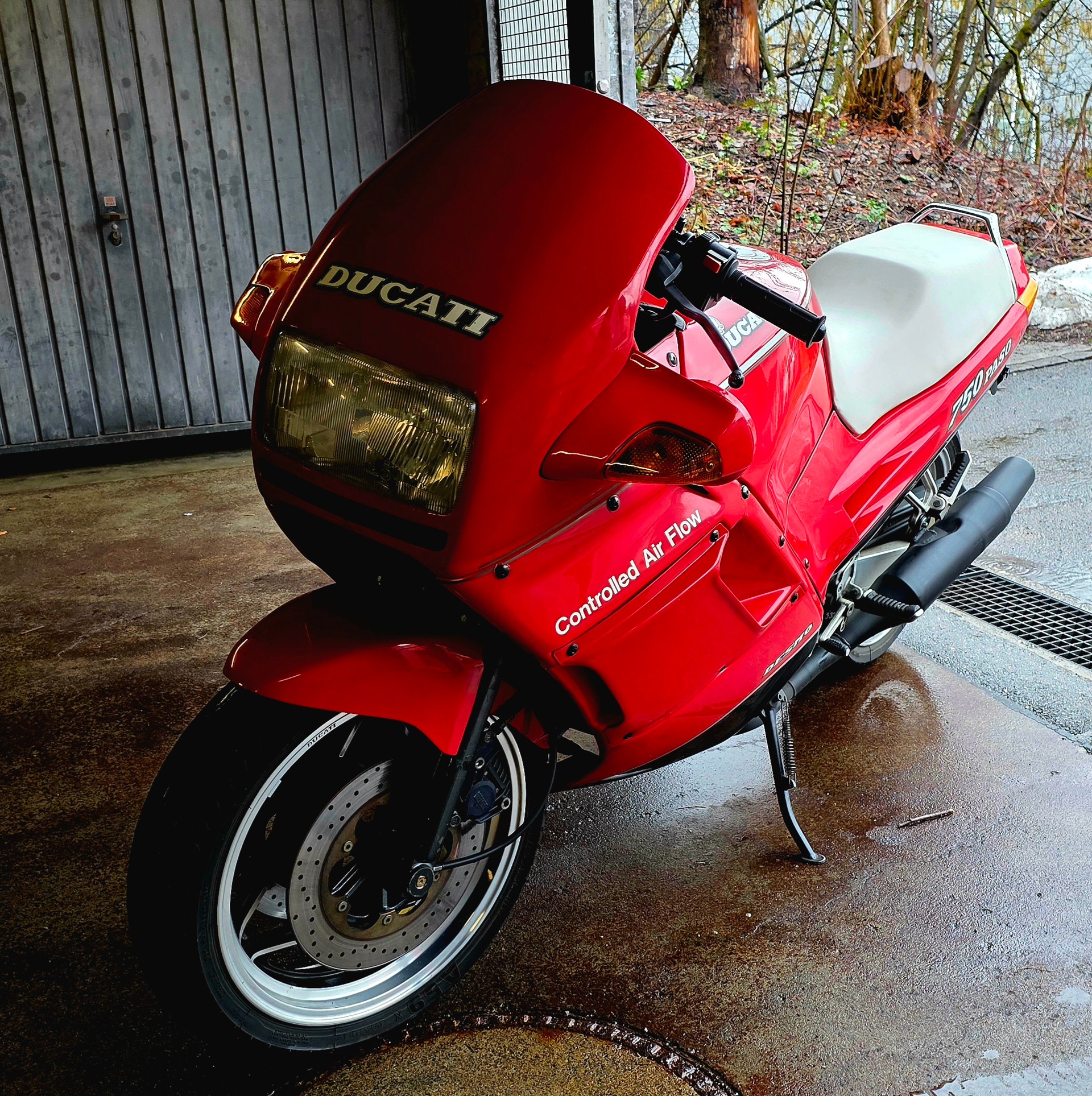 DUCATI Paso 750-image-3