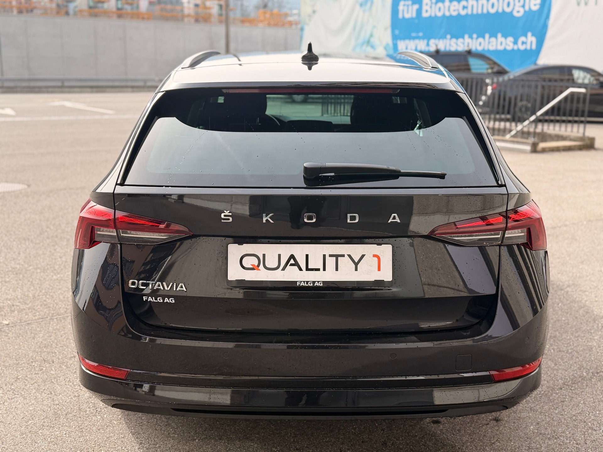 SKODA Octavia Combi 2.0 TDI DSG Ambition-showroom-element-3