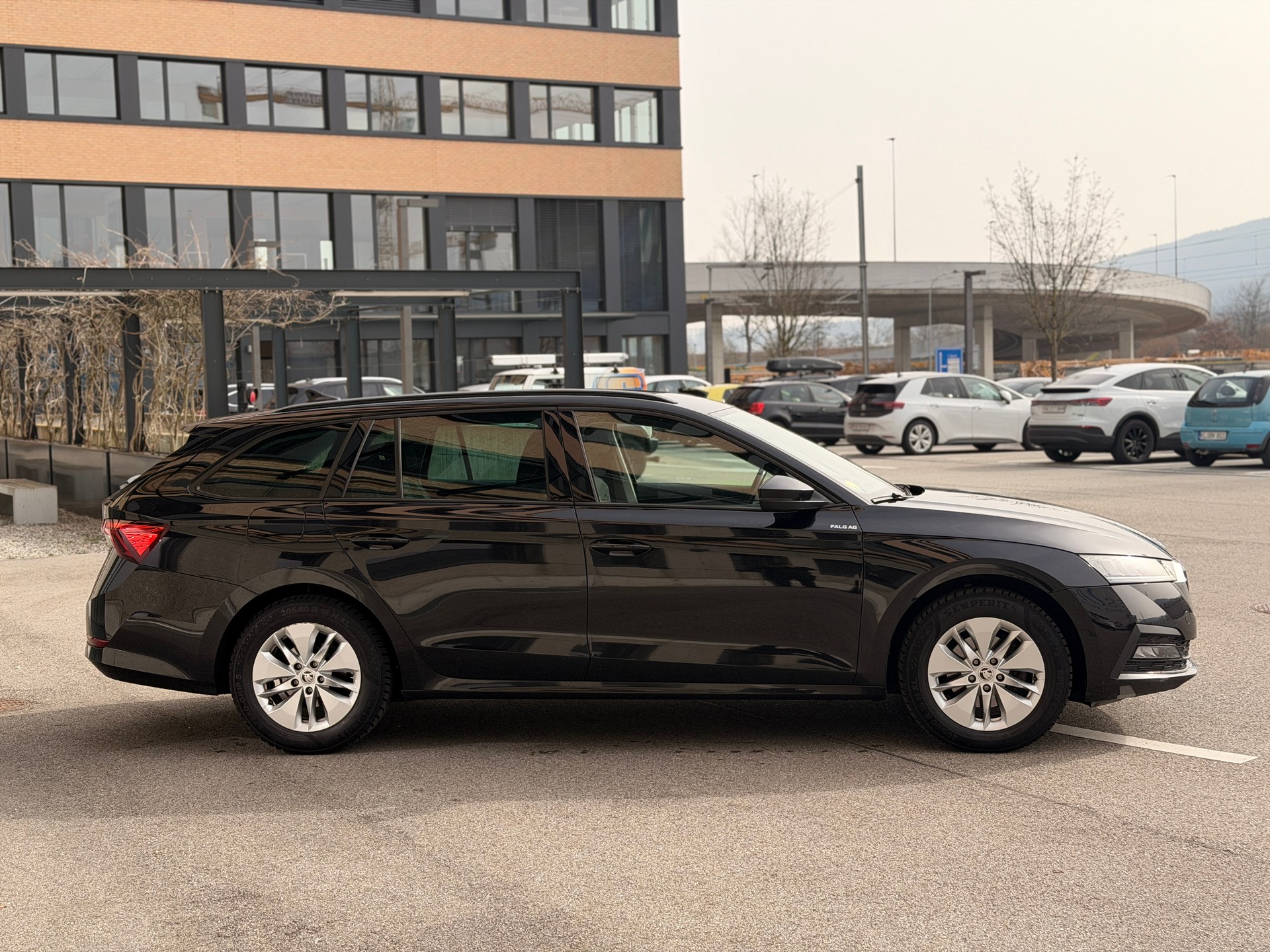 SKODA Octavia Combi 2.0 TDI DSG Ambition-showroom-element-2