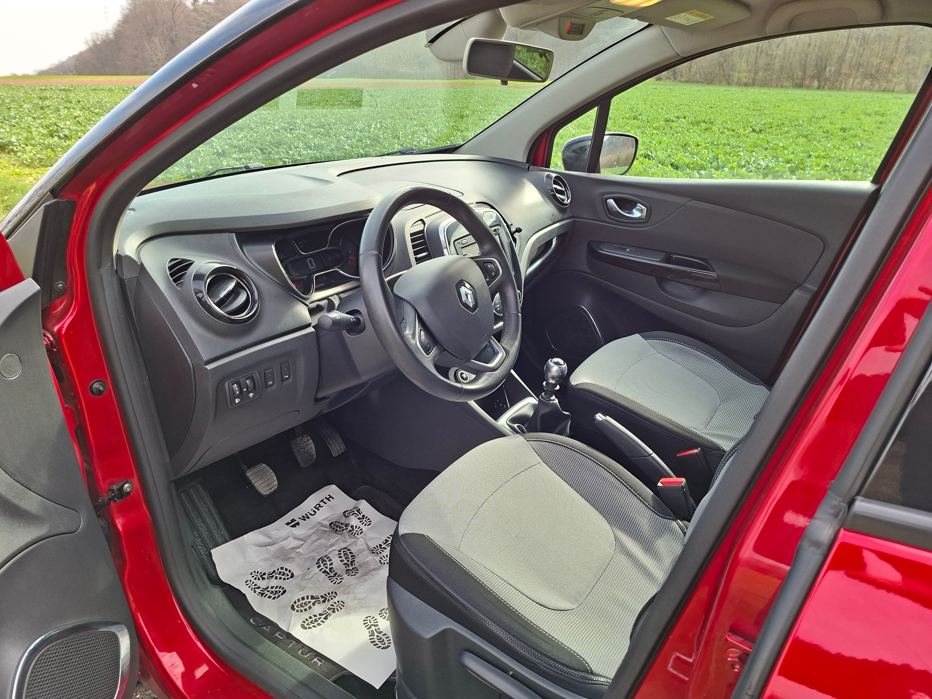 RENAULT Captur 1.2 T 16V Intens-image-9
