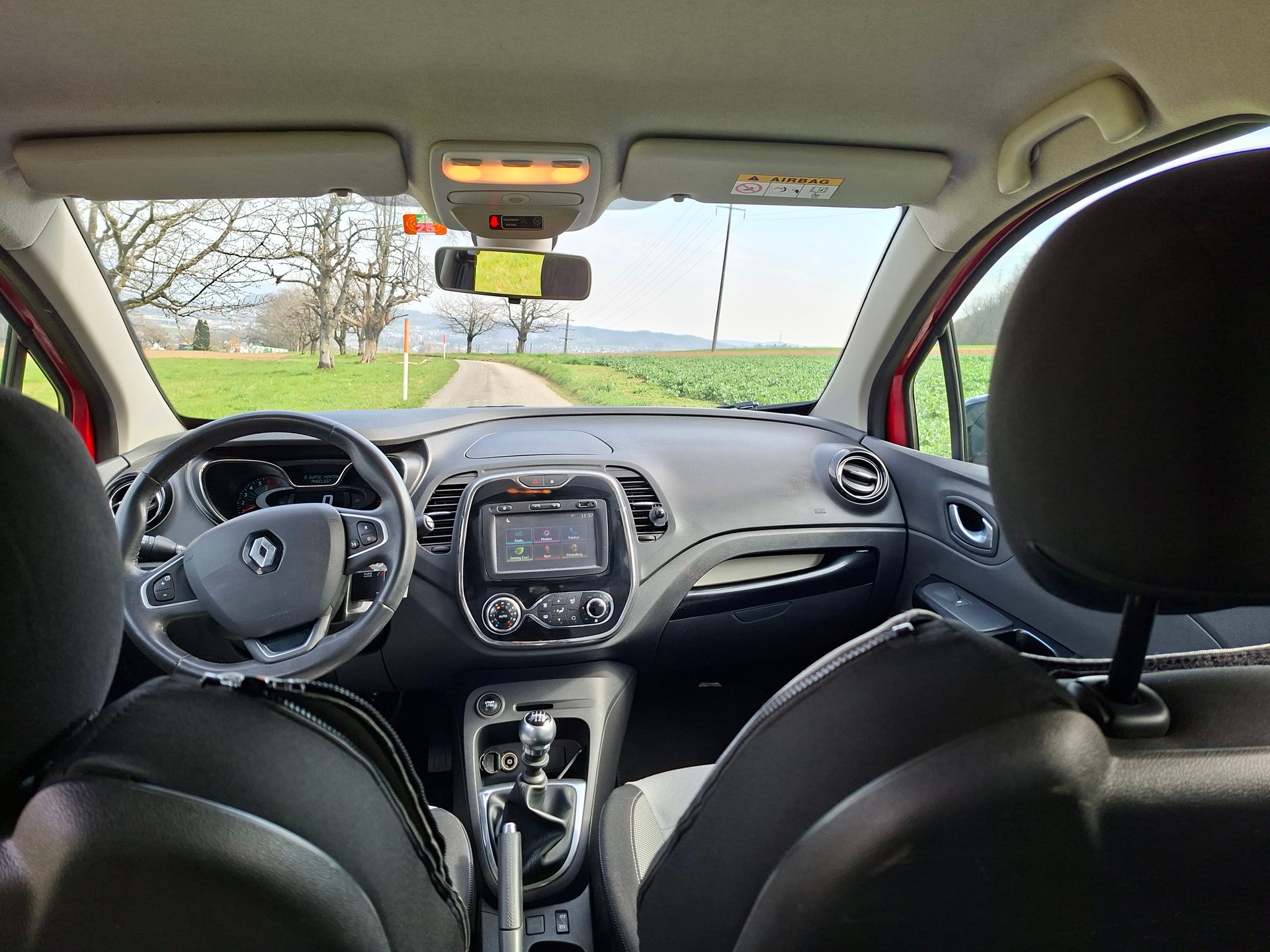 RENAULT Captur 1.2 T 16V Intens-image-8