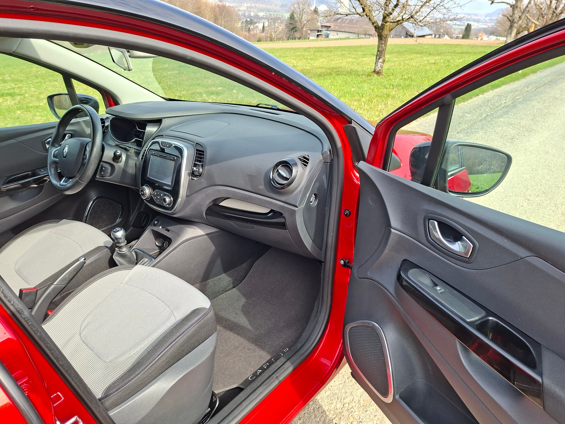 RENAULT Captur 1.2 T 16V Intens-image-13
