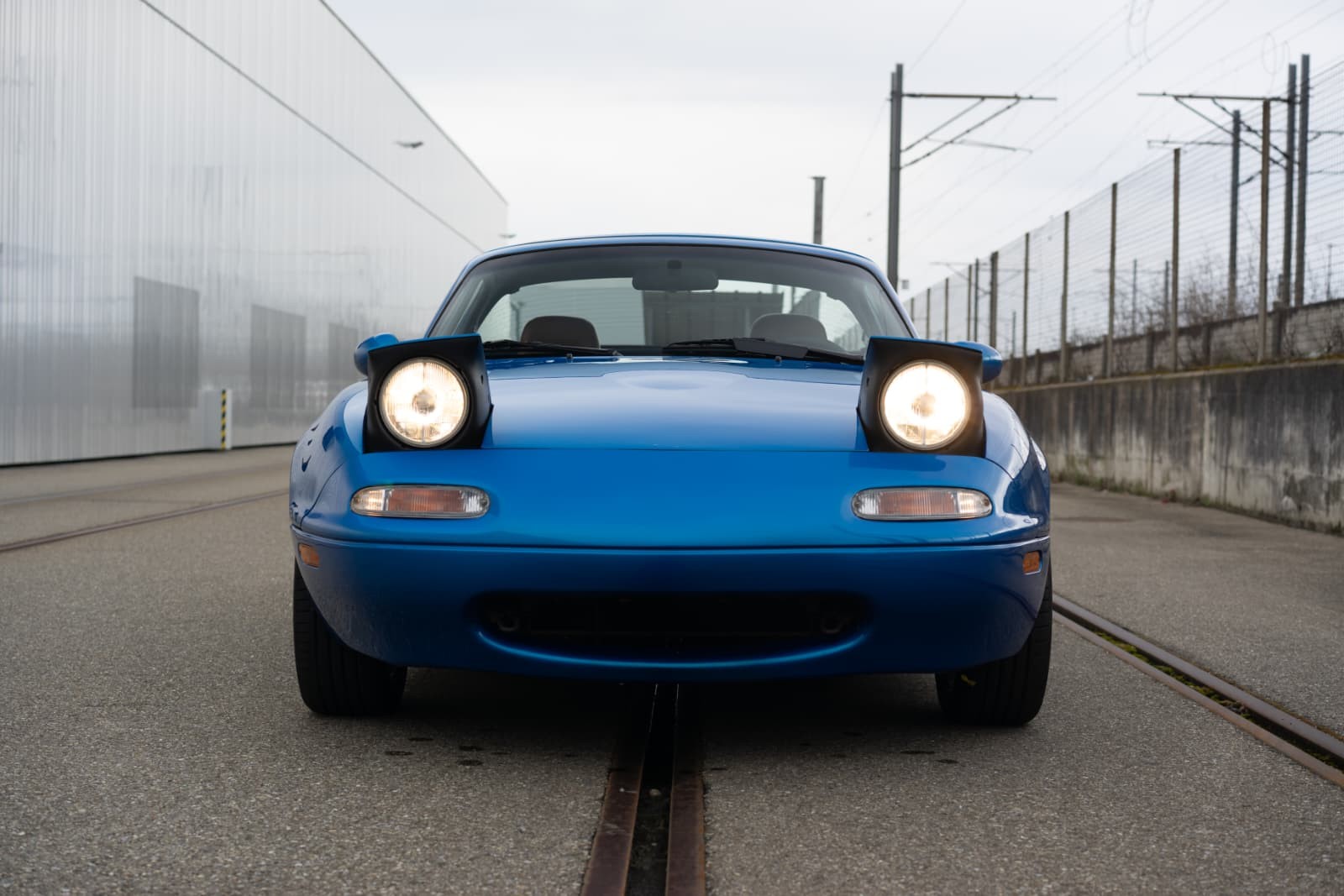 MAZDA MX-5 1.6i-16-image-1