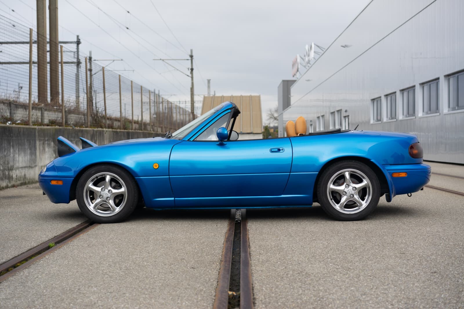MAZDA MX-5 1.6i-16-image-5