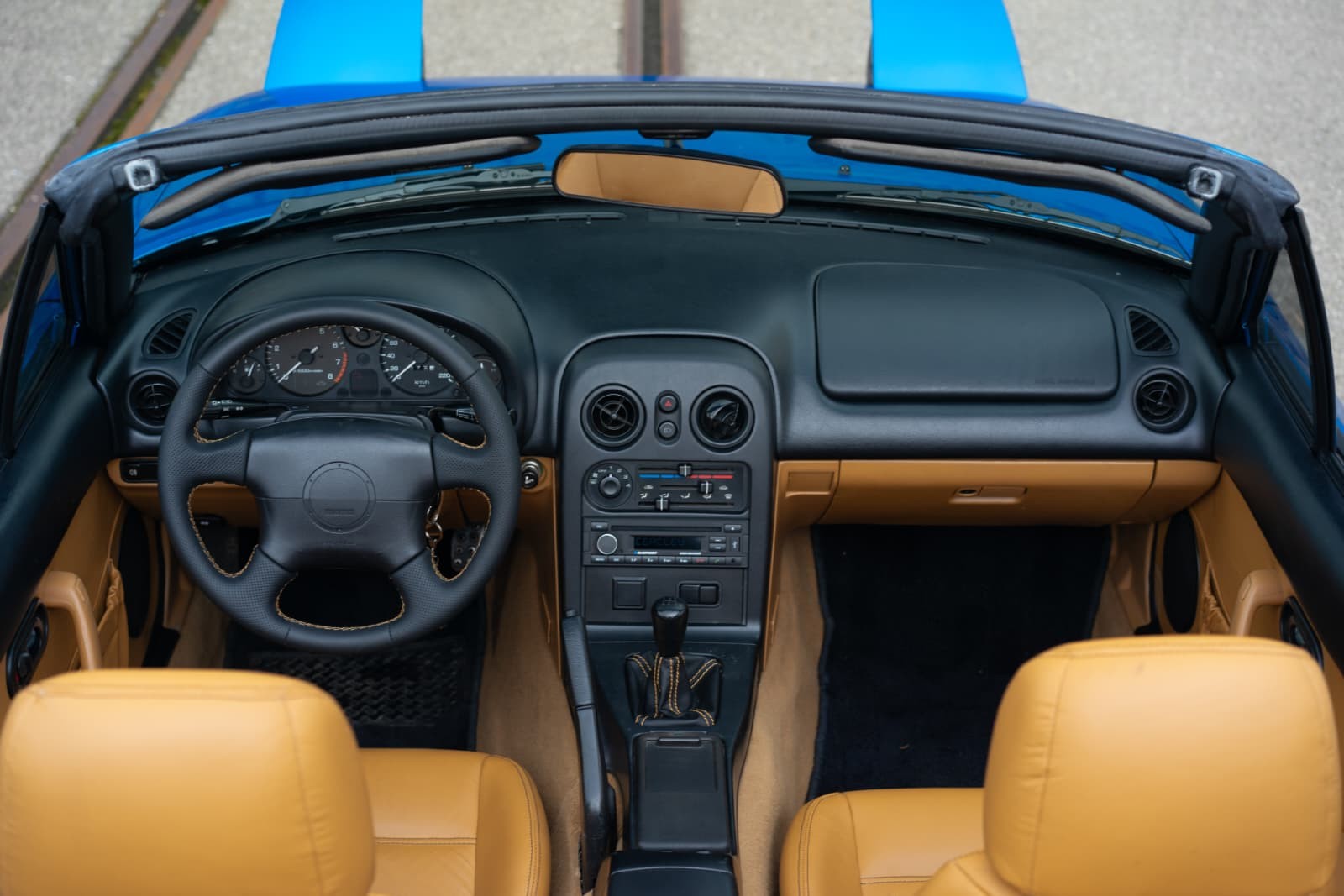 MAZDA MX-5 1.6i-16-image-9