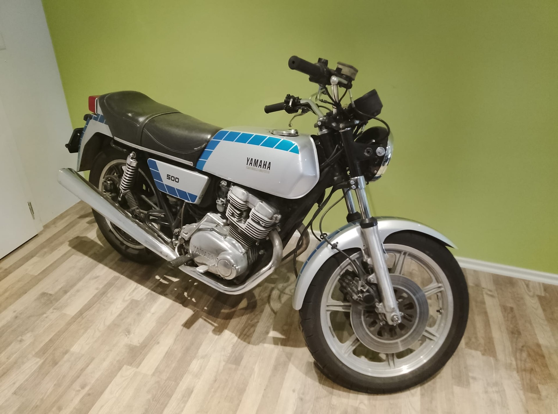 YAMAHA 1H2