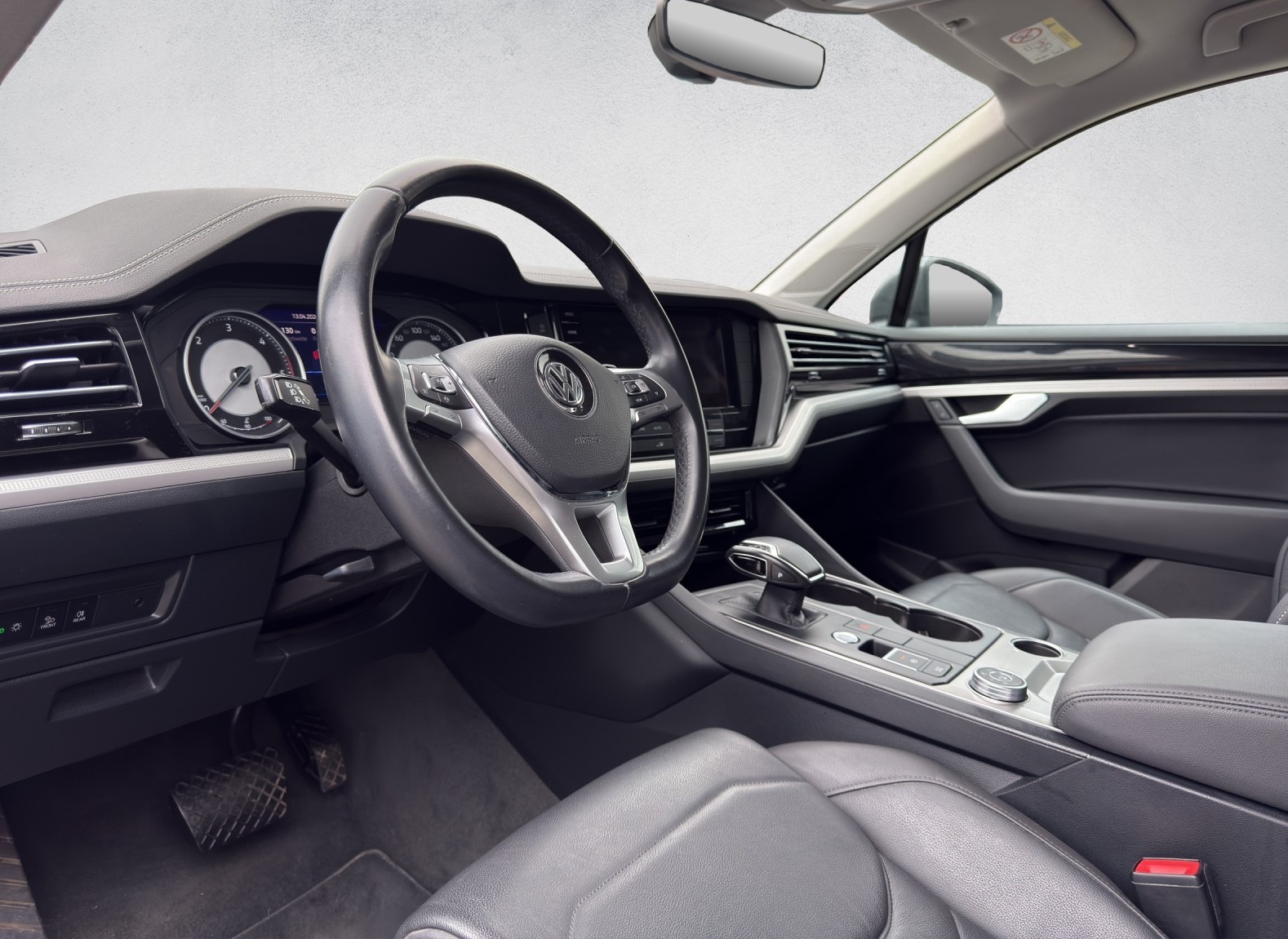 VW Touareg 3.0 TDI Basic Tiptronic-image-12