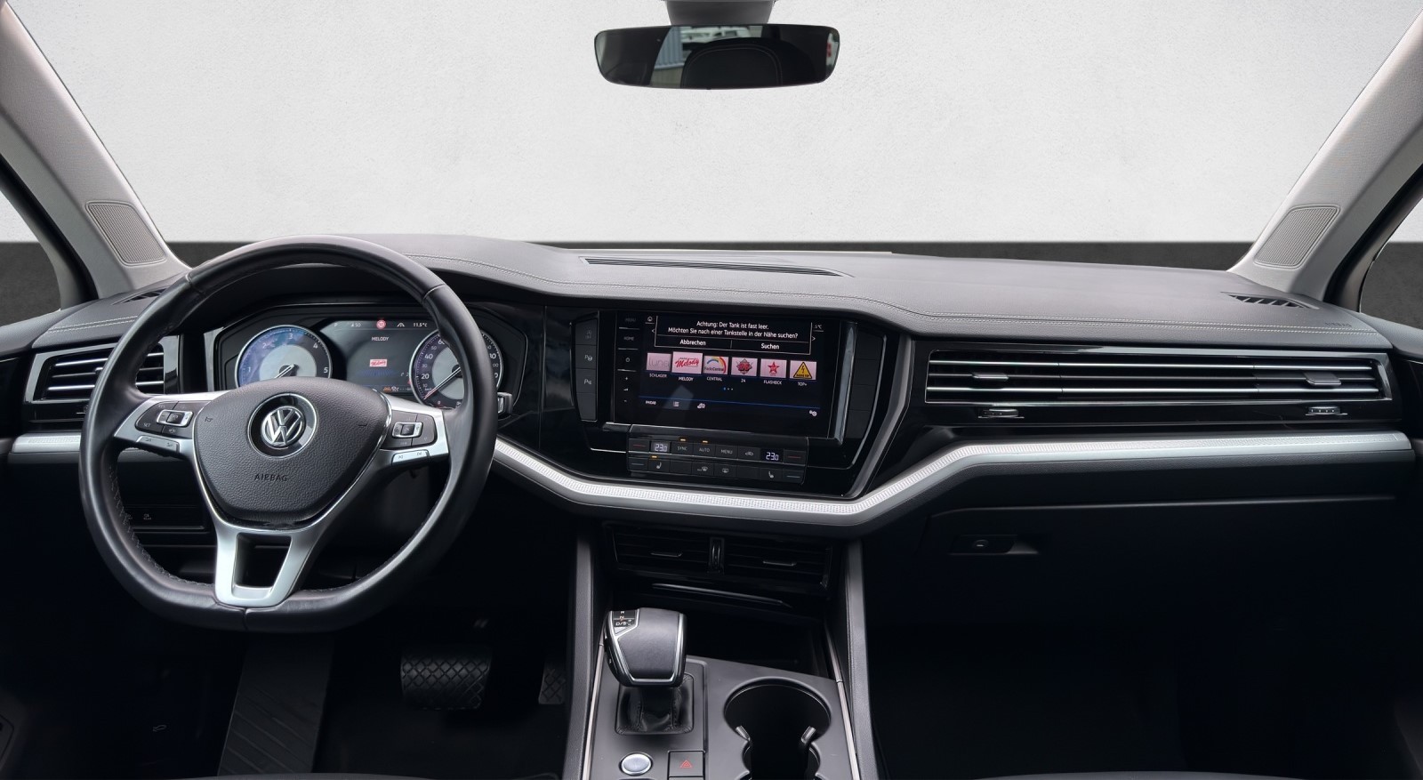 VW Touareg 3.0 TDI Basic Tiptronic-image-11