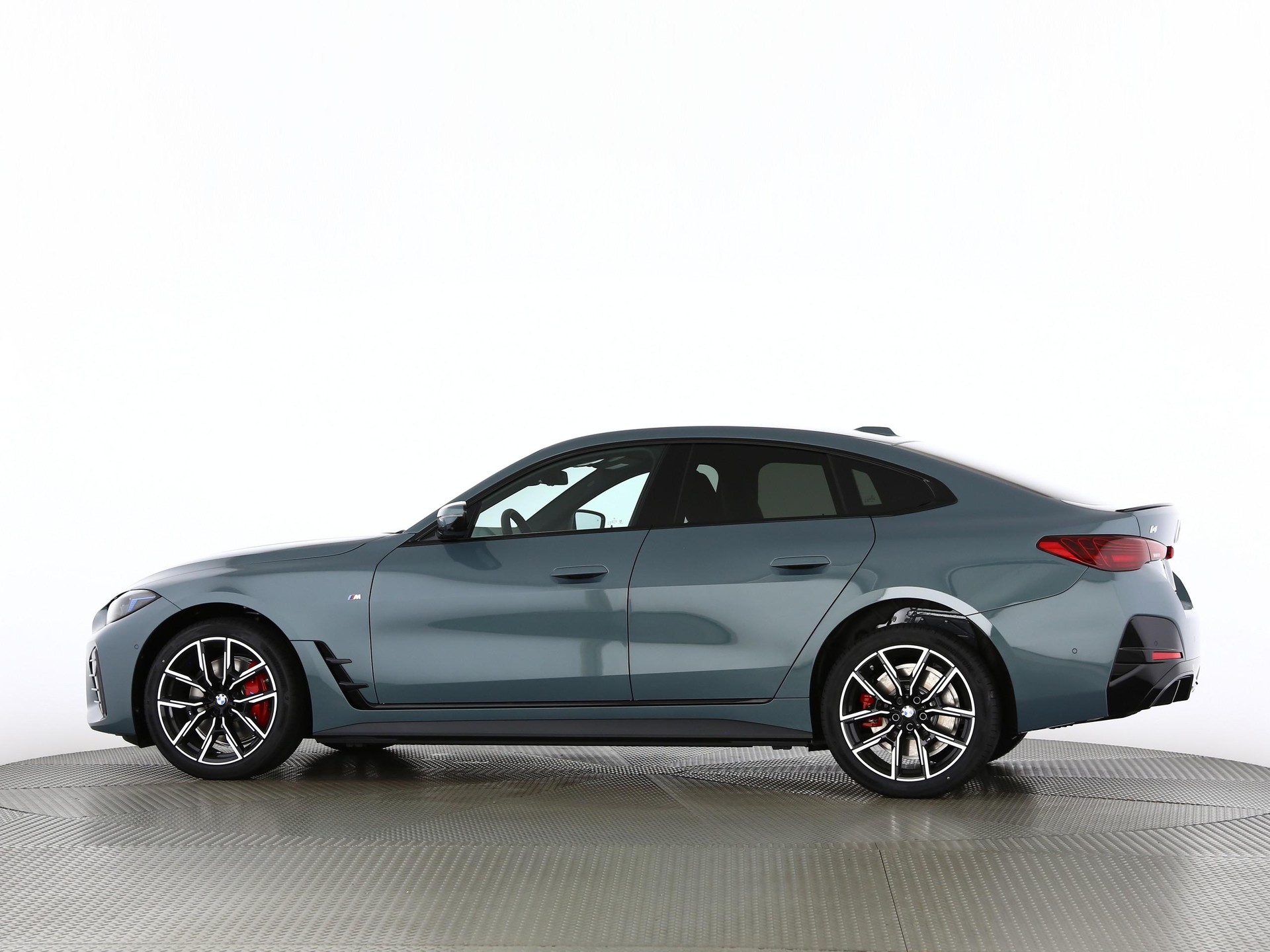 BMW i4 xDrive40-image-12
