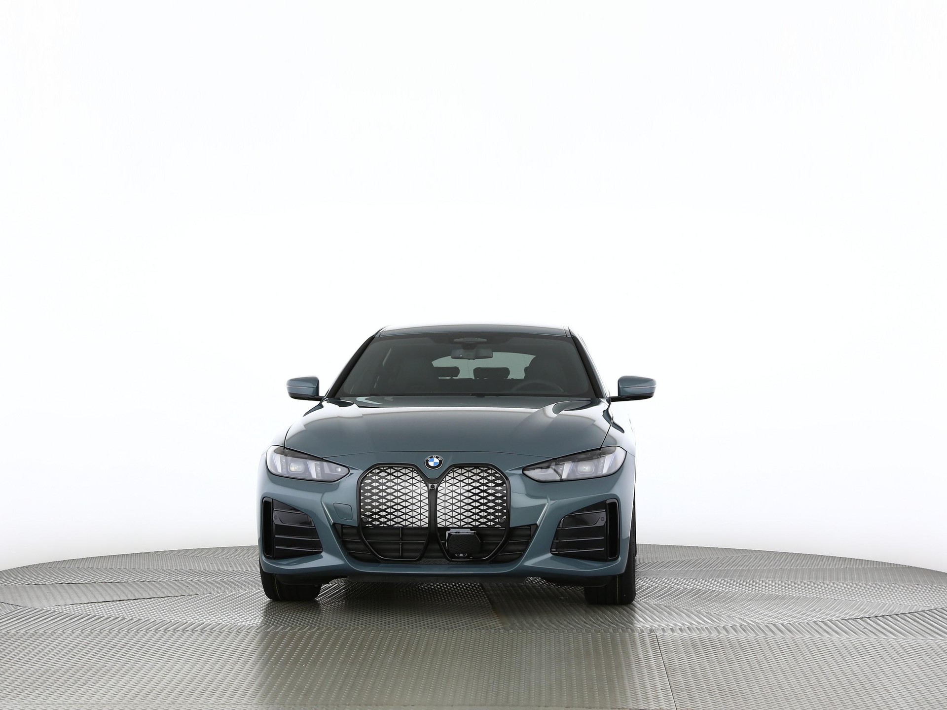 BMW i4 xDrive40-image-29