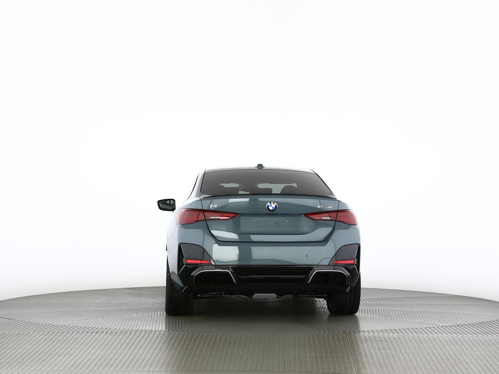 BMW i4 xDrive40-image-16