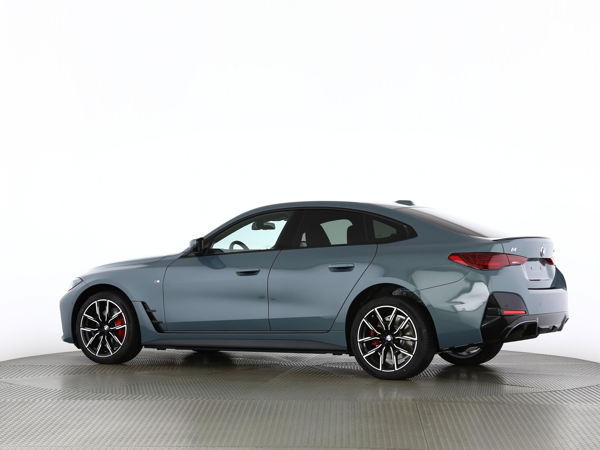 BMW i4 xDrive40-image-13