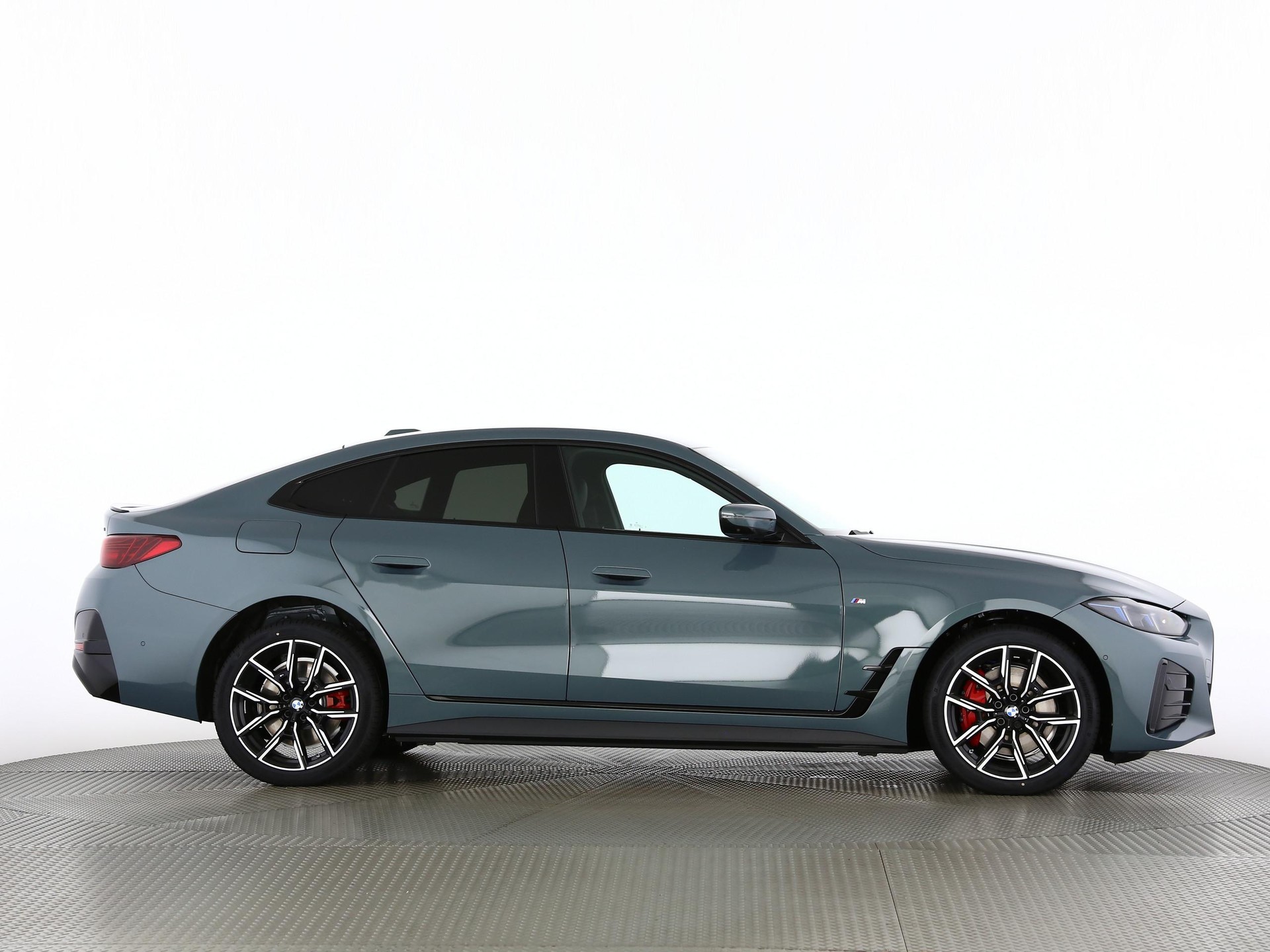 BMW i4 xDrive40-image-23