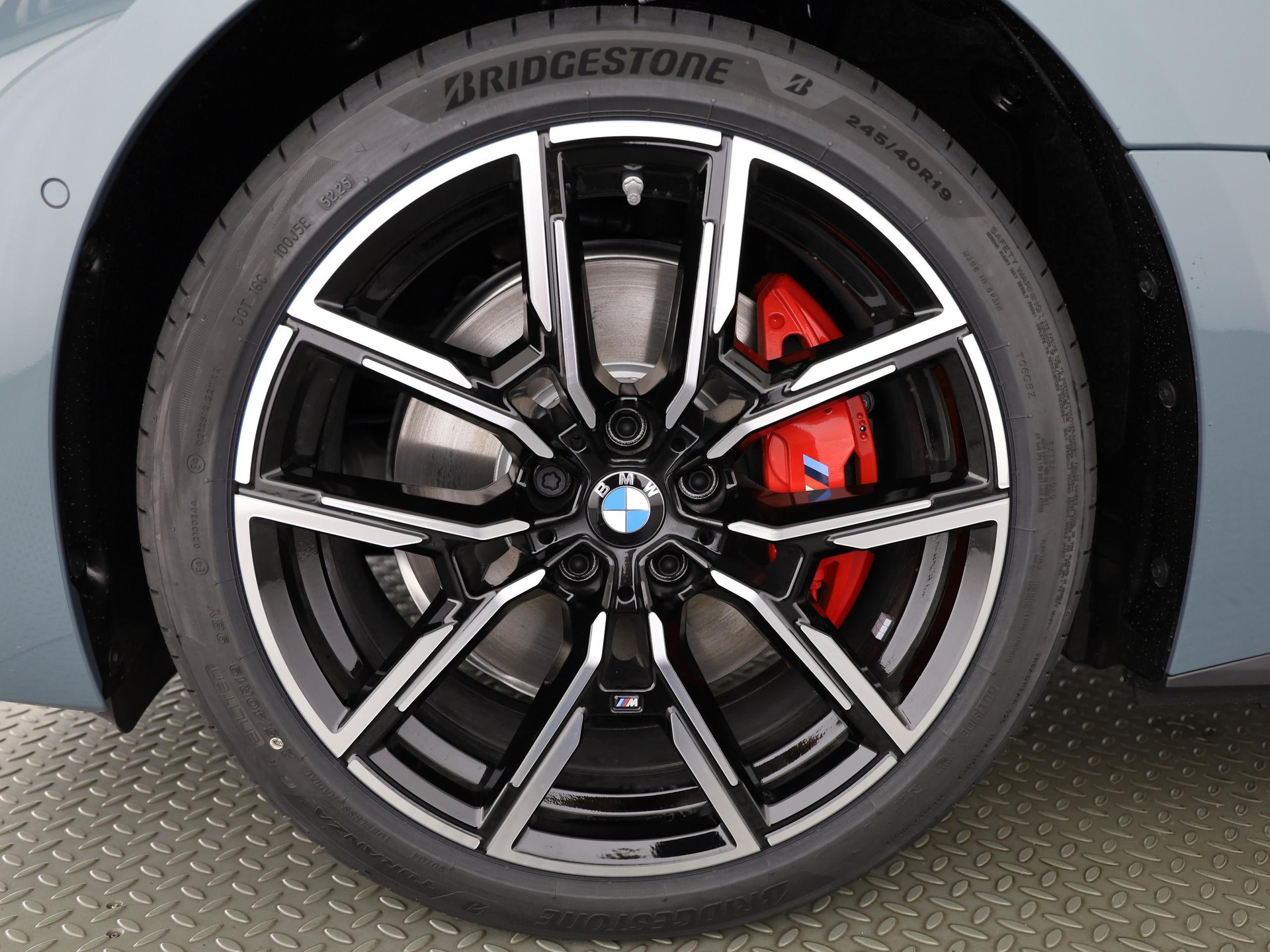 BMW i4 xDrive40-showroom-element-3
