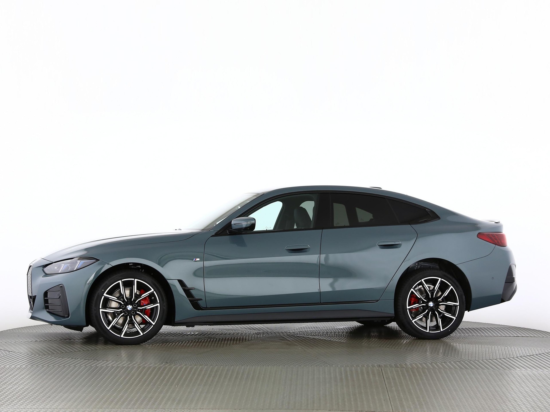 BMW i4 xDrive40-image-10