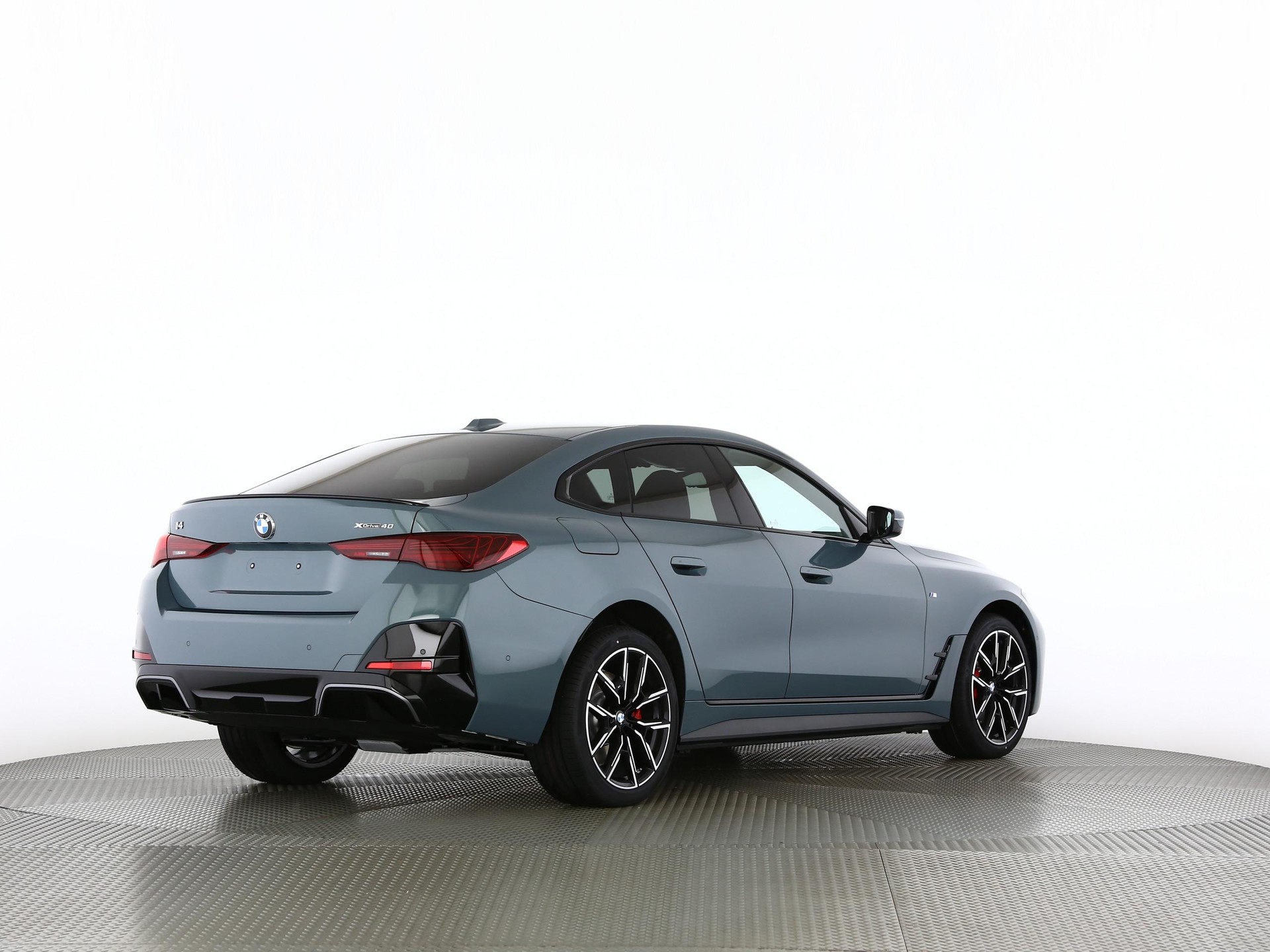 BMW i4 xDrive40-image-19