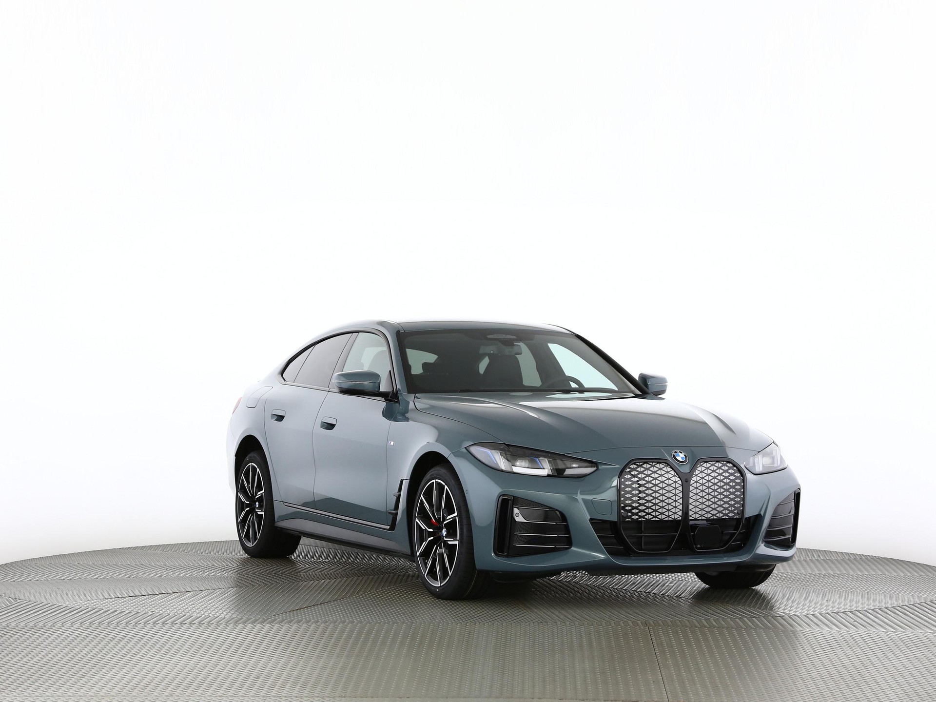 BMW i4 xDrive40-image-27