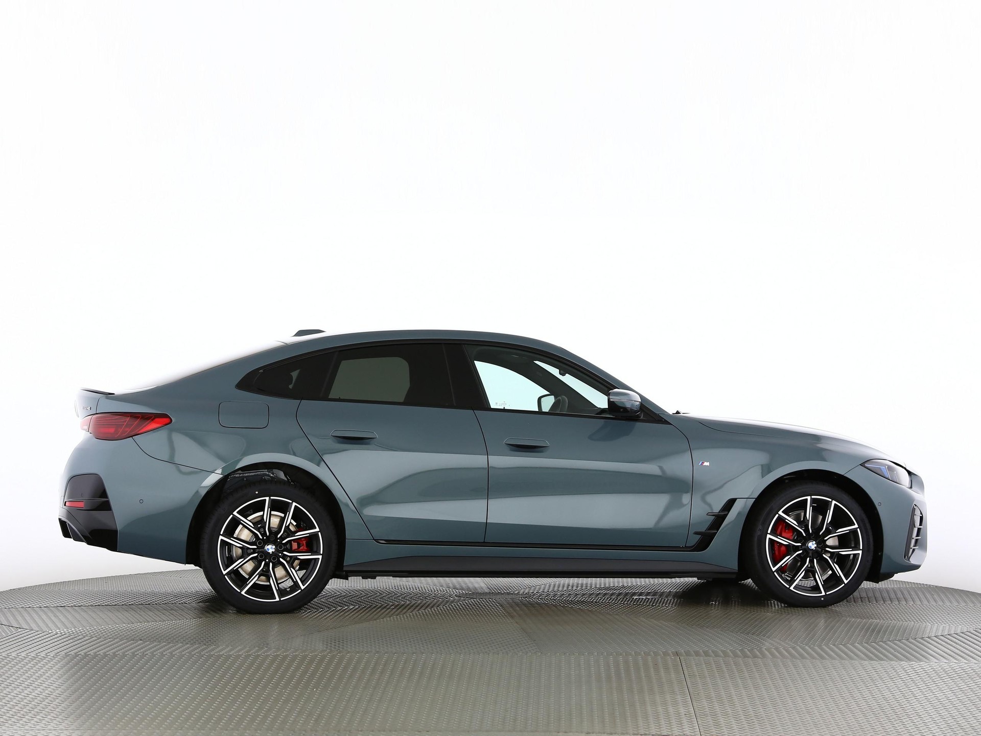 BMW i4 xDrive40-image-22
