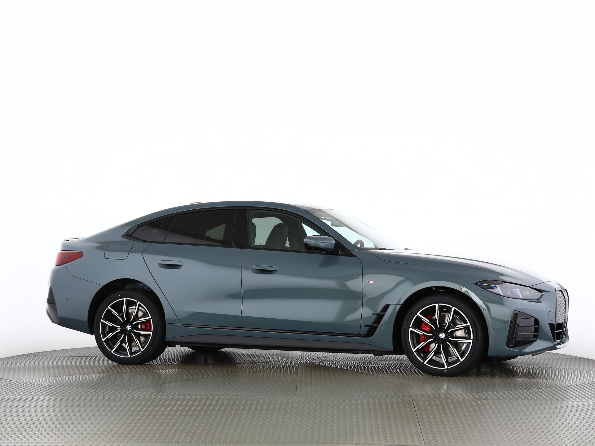 BMW i4 xDrive40-image-24