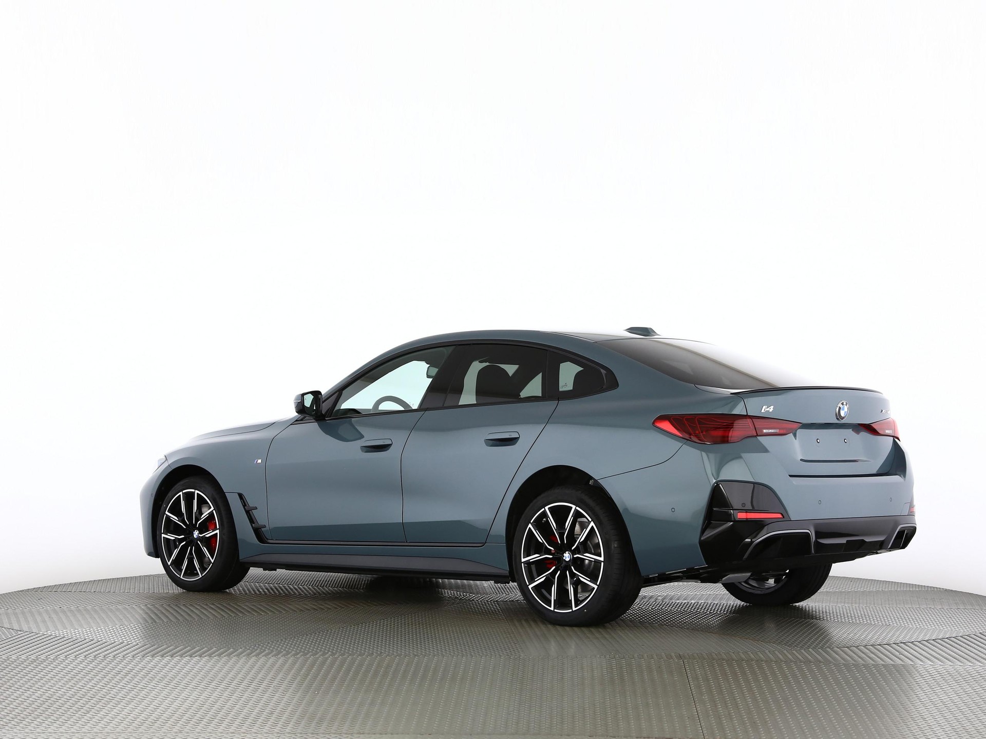 BMW i4 xDrive40-image-14