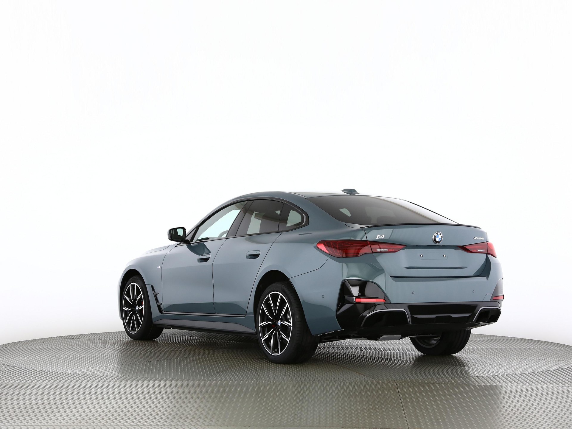BMW i4 xDrive40-image-15