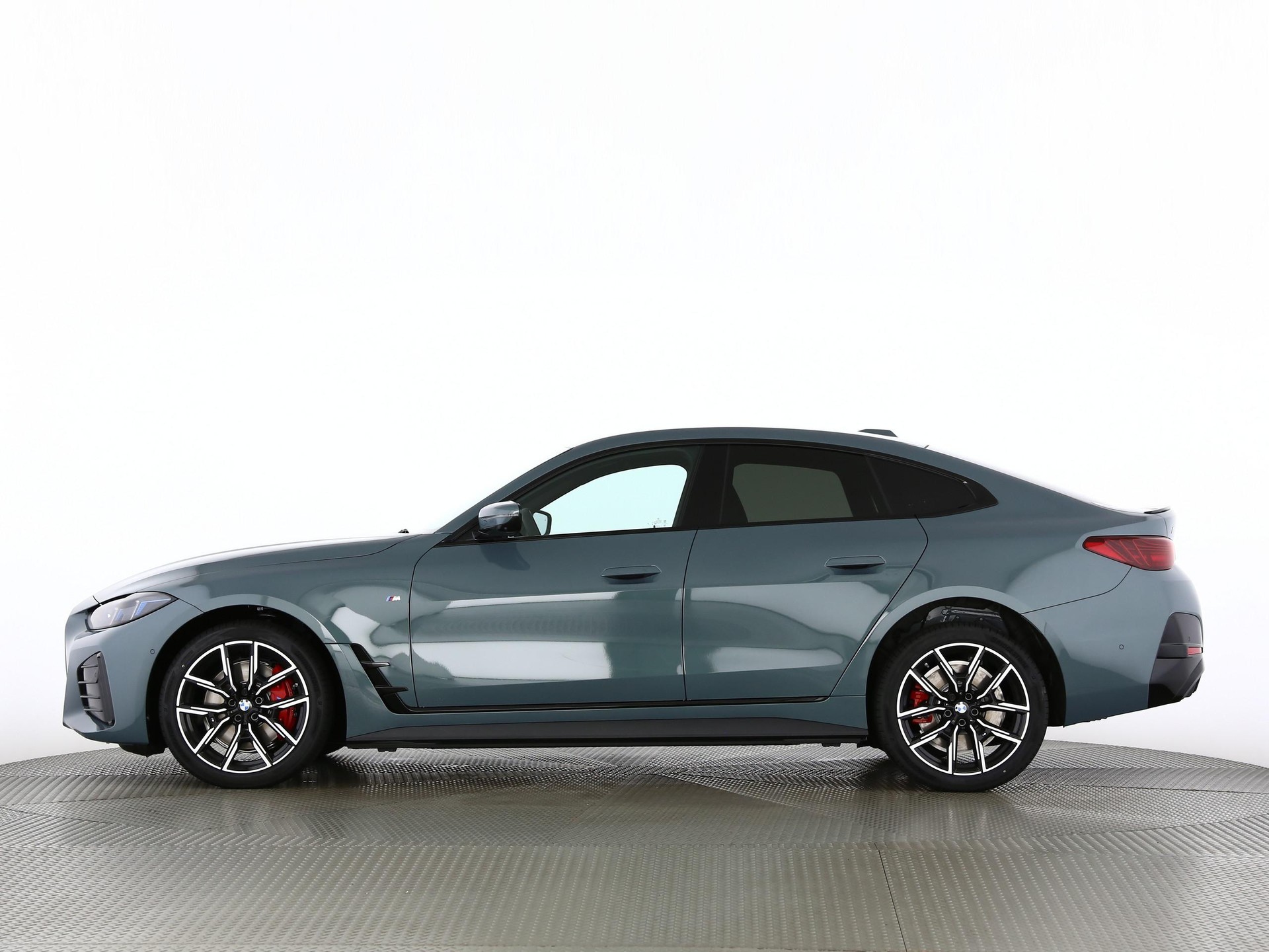 BMW i4 xDrive40-image-11
