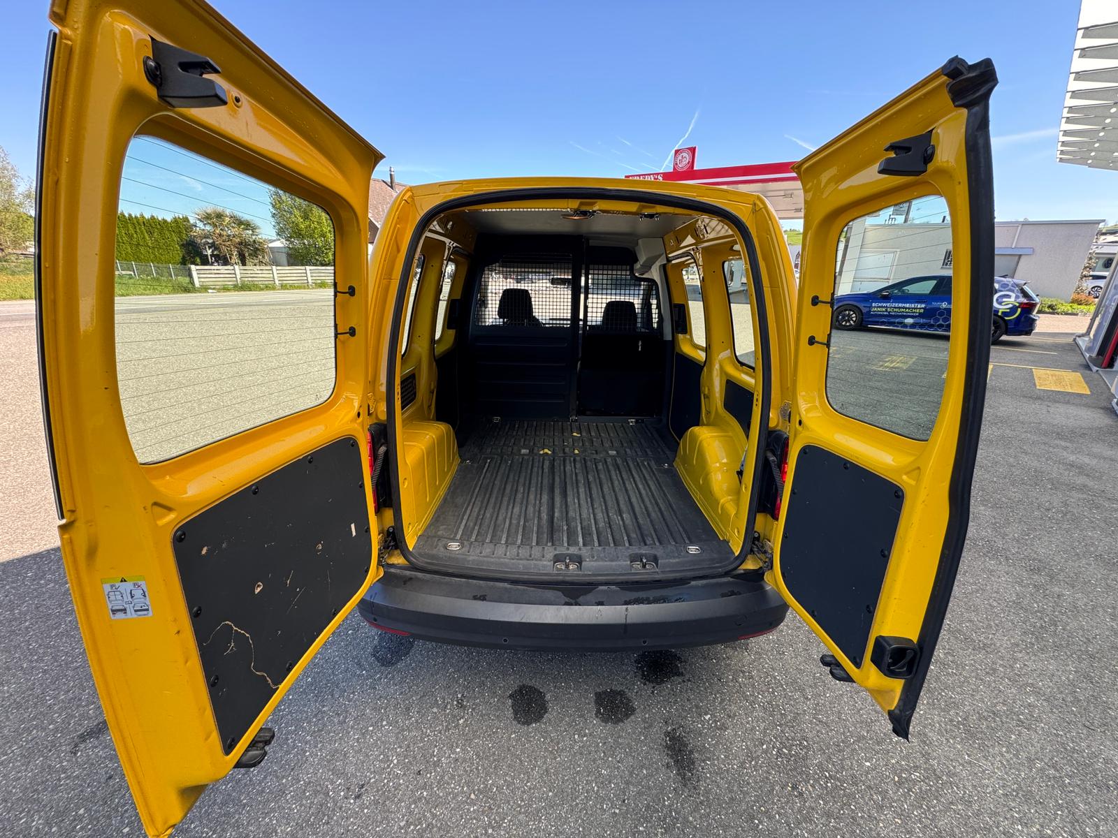 VW Caddy 1.0 TSI BlueMotion Technology-image-6