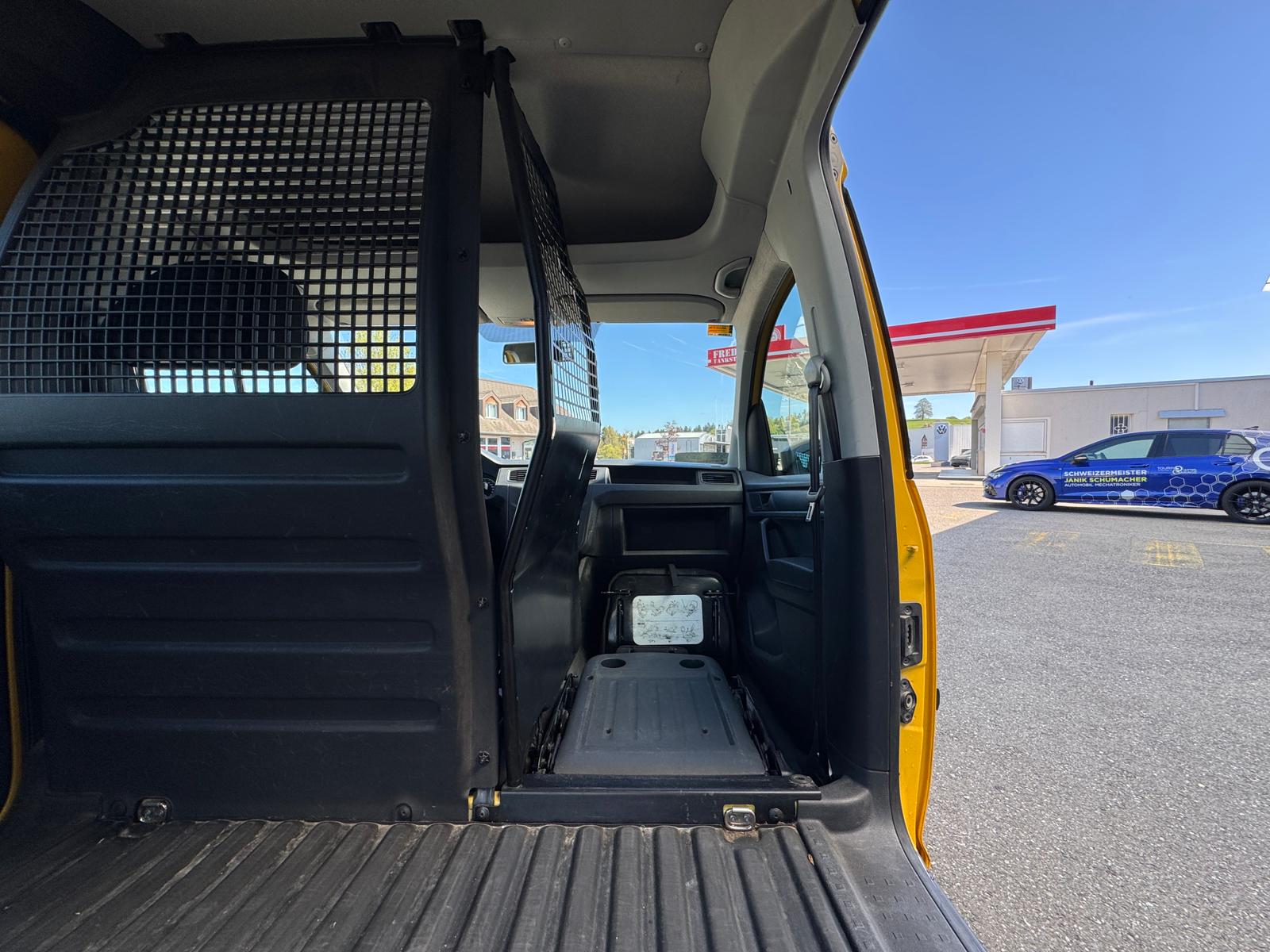 VW Caddy 1.0 TSI BlueMotion Technology-image-5