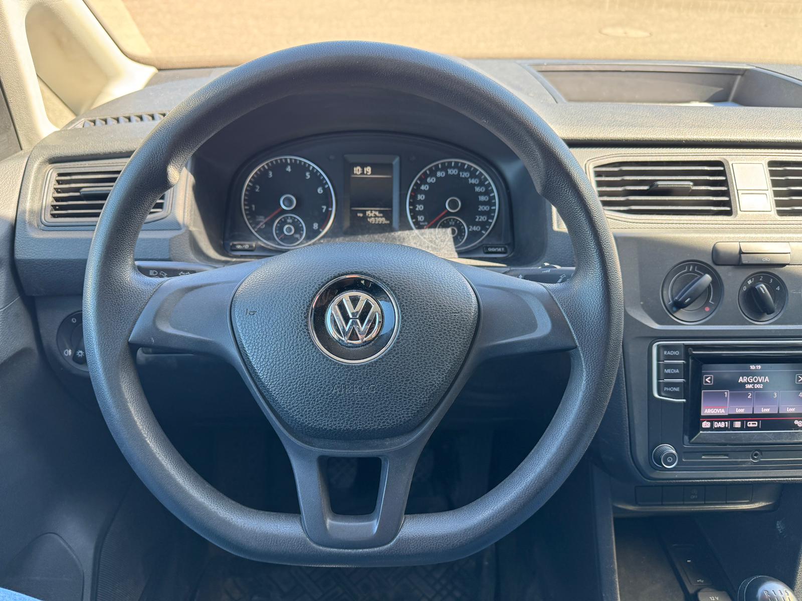 VW Caddy 1.0 TSI BlueMotion Technology-image-11