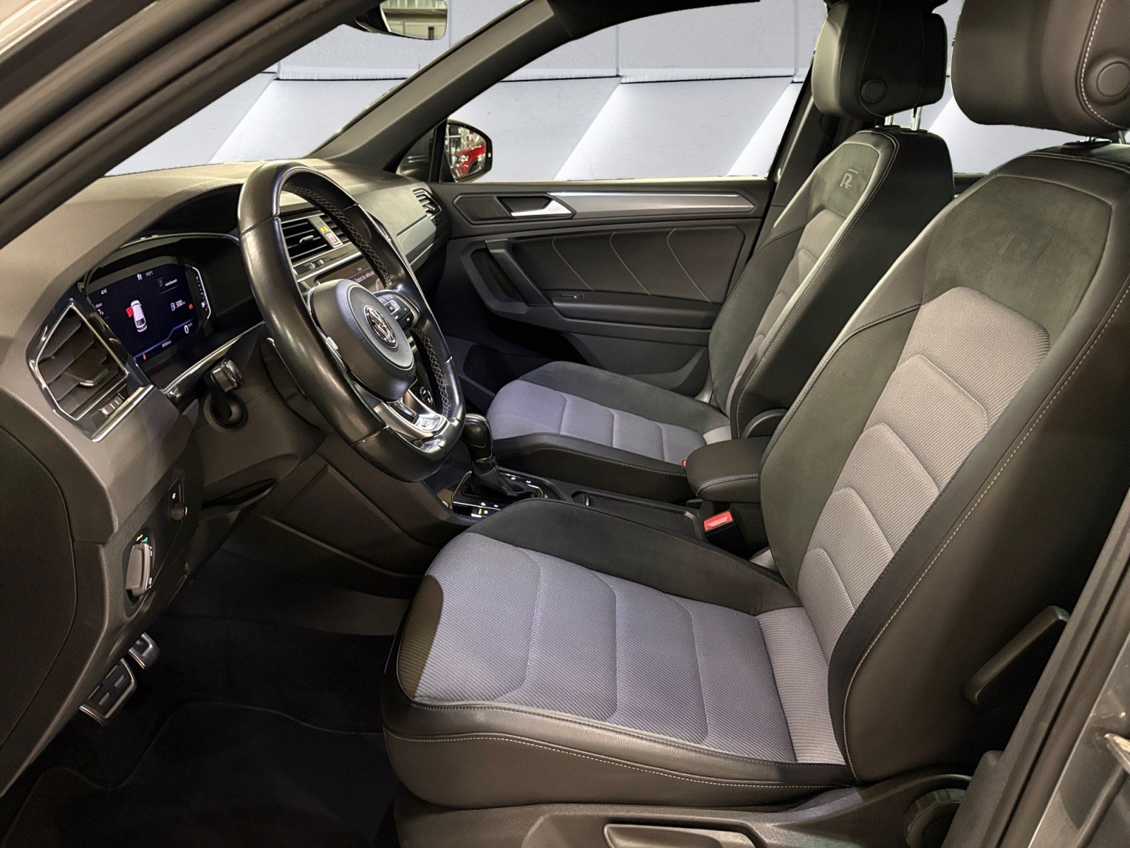 VW Tiguan 2.0TSI Highline 4Motion DSG-image-12