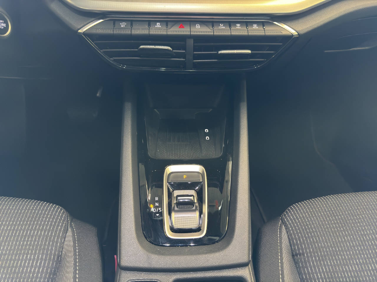 SKODA Octavia Combi 1.5 TSI Selection-image-8